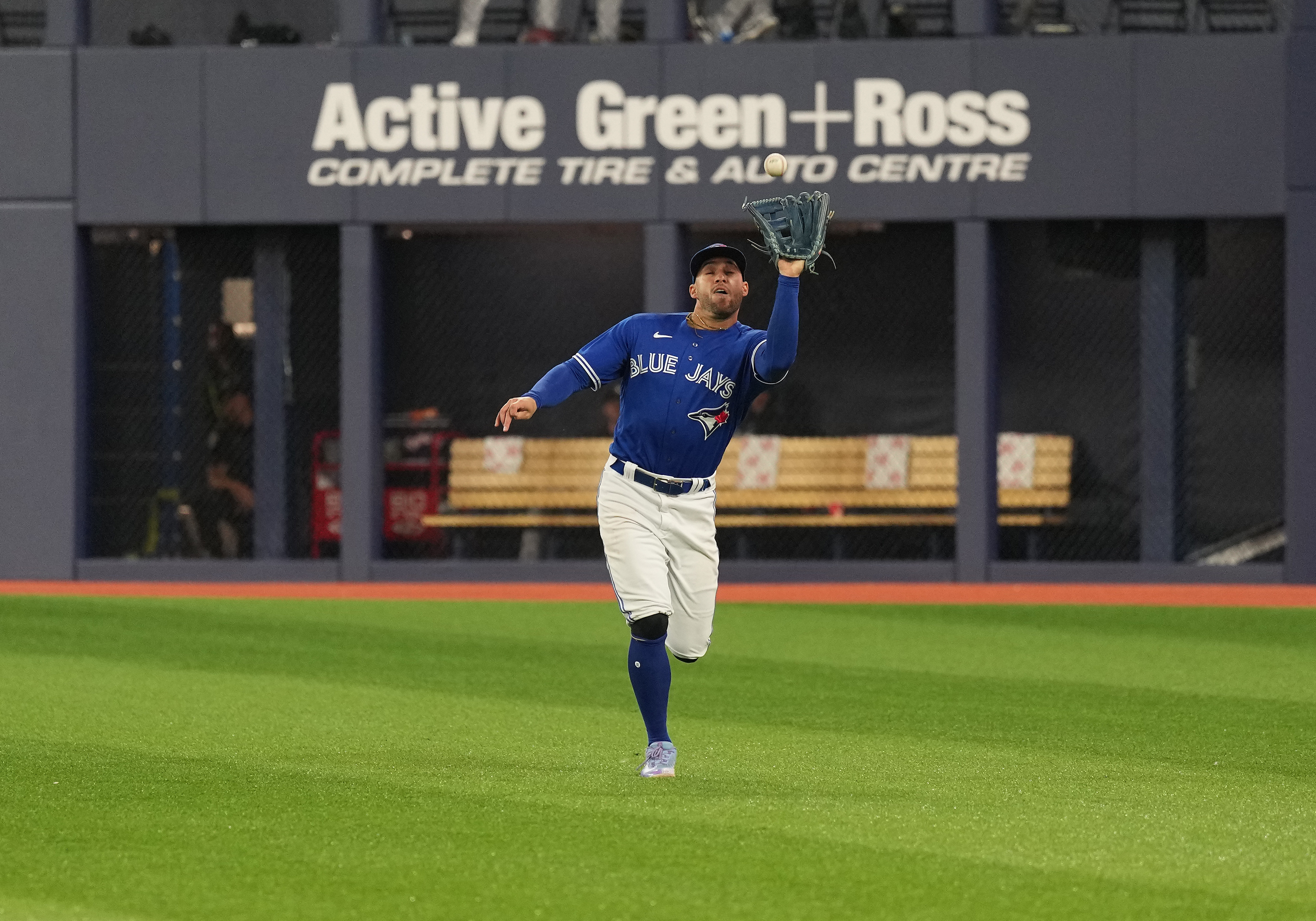 Austin Wells hits 2-run home run in 9th, Yankees beat Blue Jays 2-0