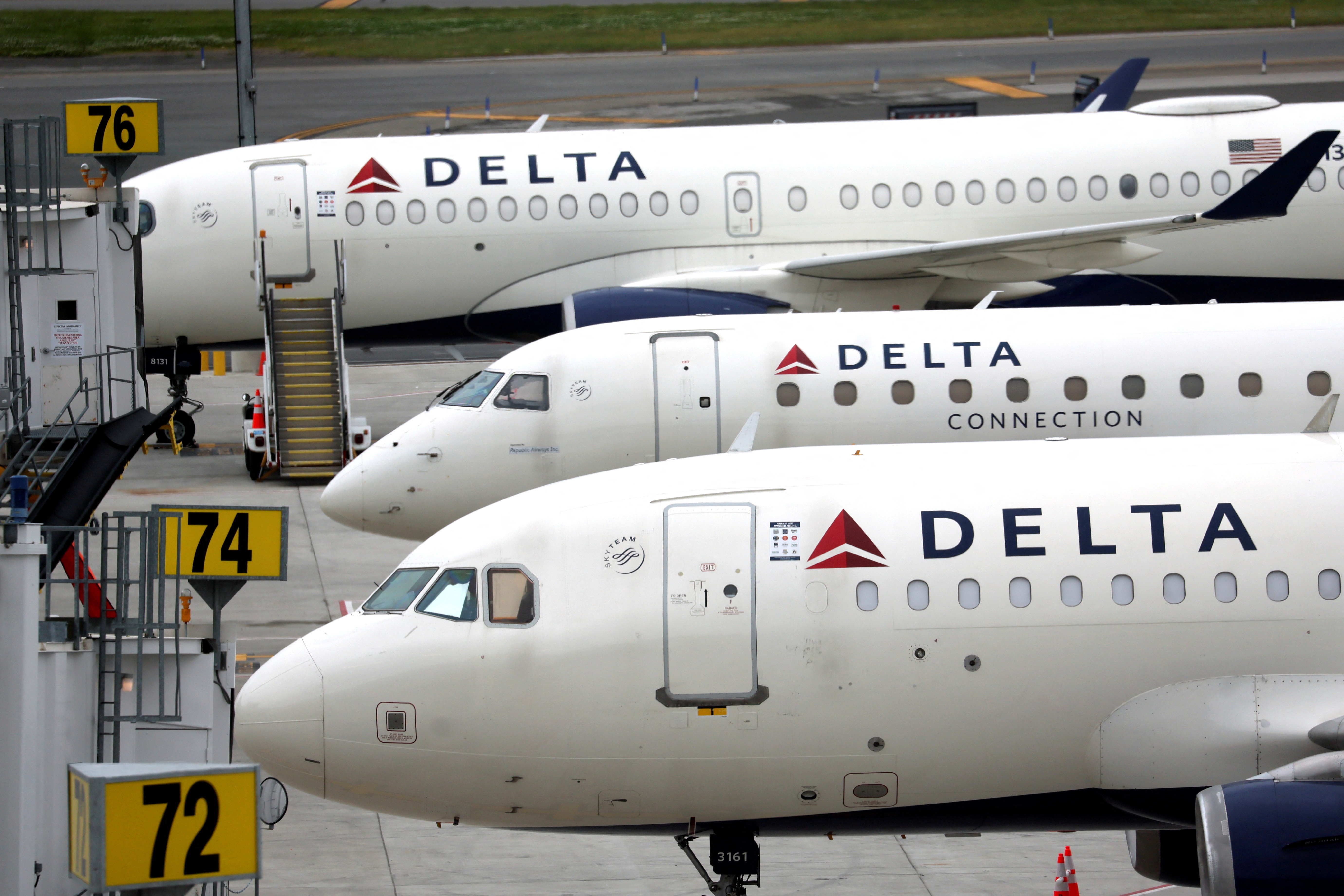 Delta Air Lines Just Made an Unprecedented Change That Should Make  Customers Very Happy. Every Airline Should Follow Its Lead