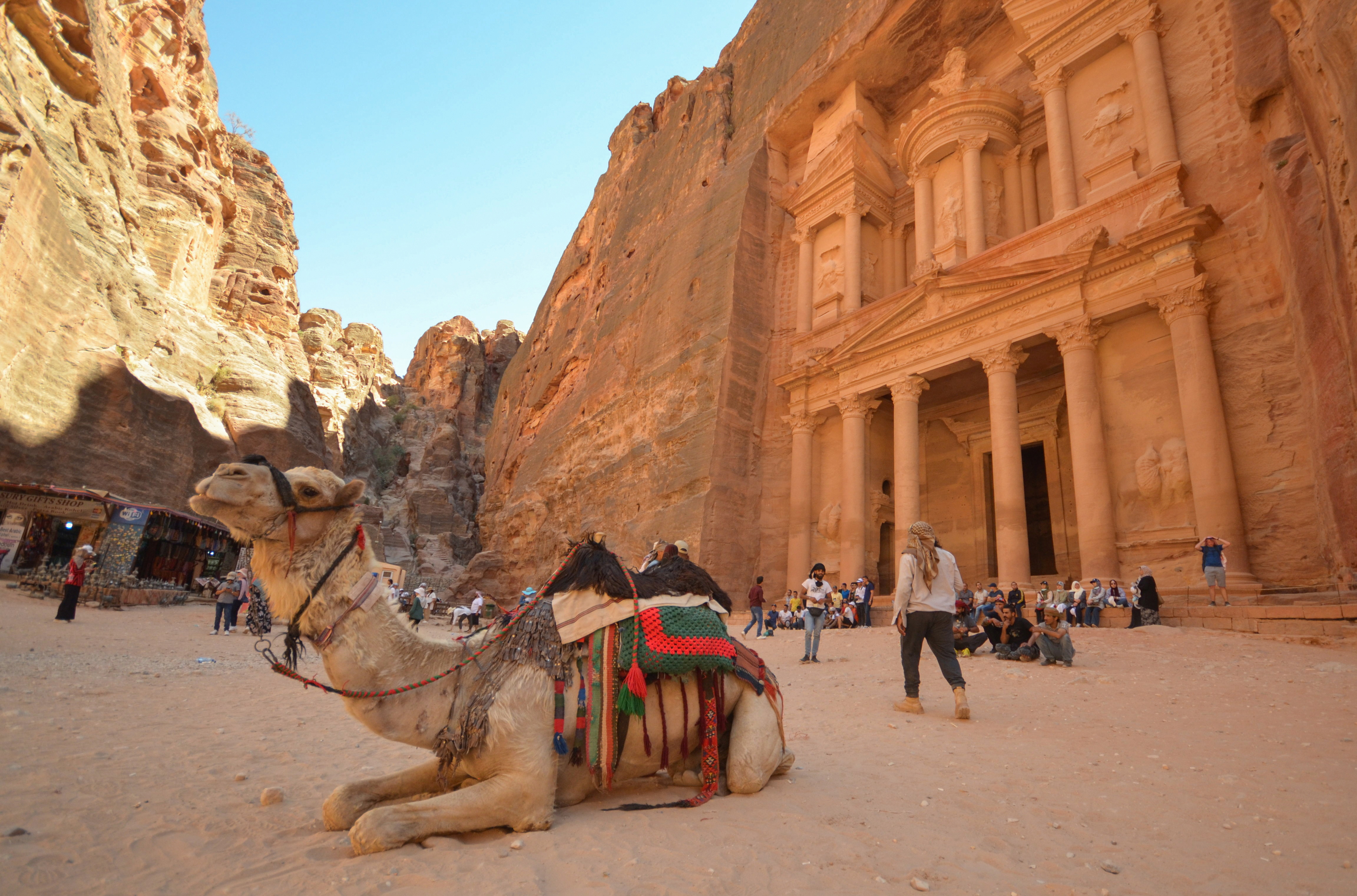 Tourists gather in front of the treasury site in the ancient city of Petra, Jordan July 2, 2021. Picture taken July 2, 2021. REUTERS/Muath Freij