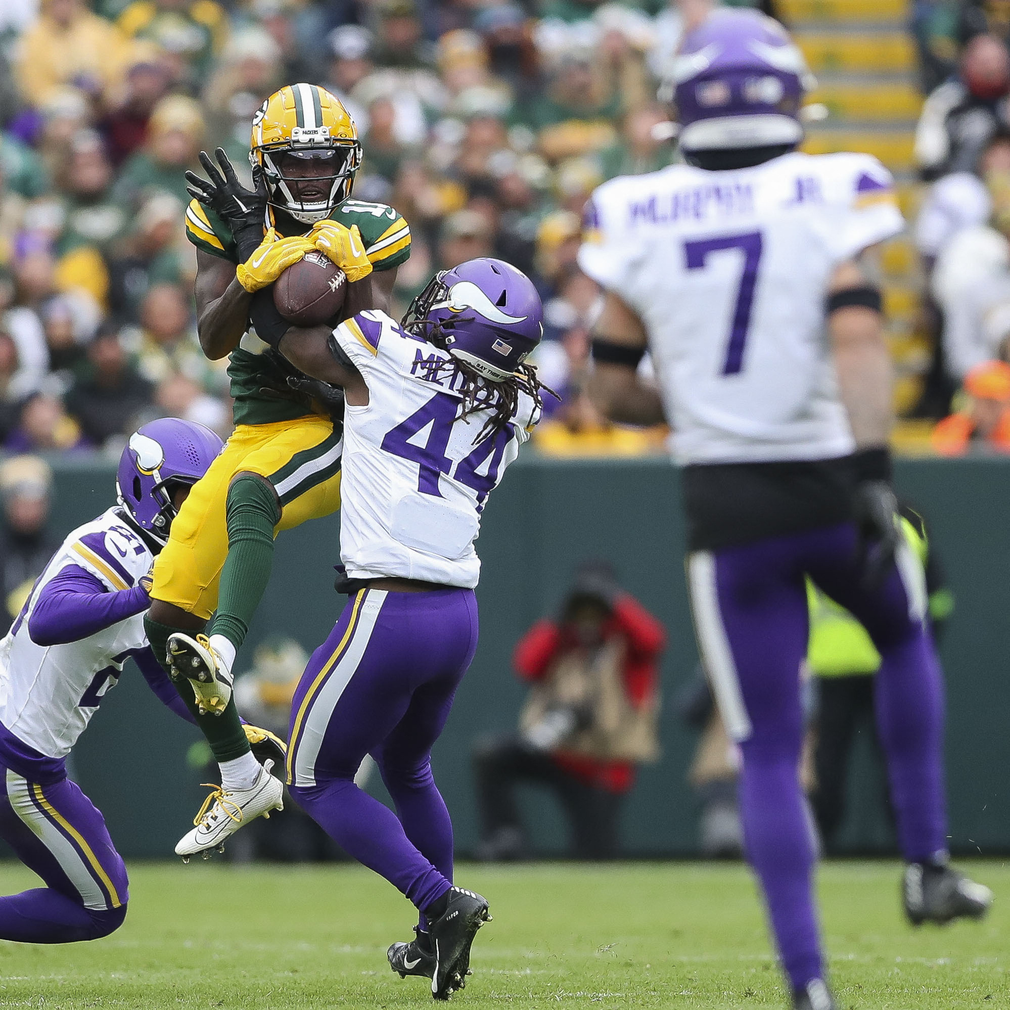 Vikings beat Packers, lose Kirk Cousins to injury | Reuters