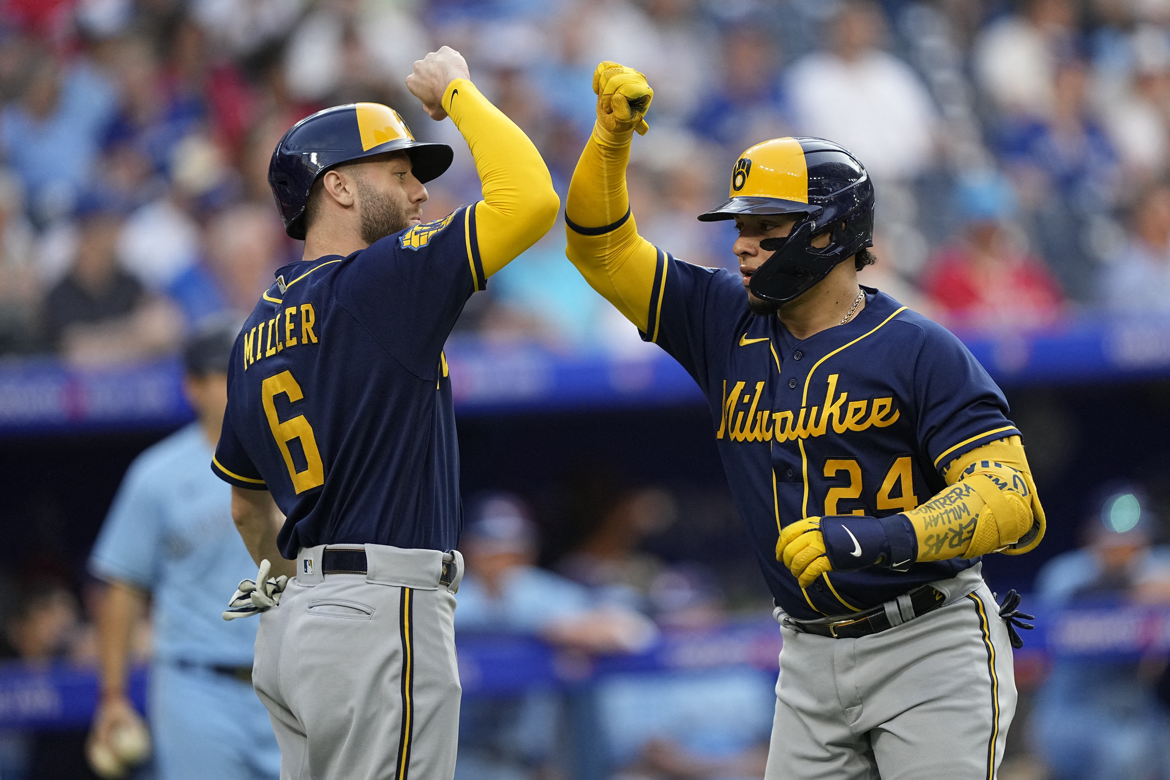 Blue Jays' early offense proves to be enough vs. Brewers