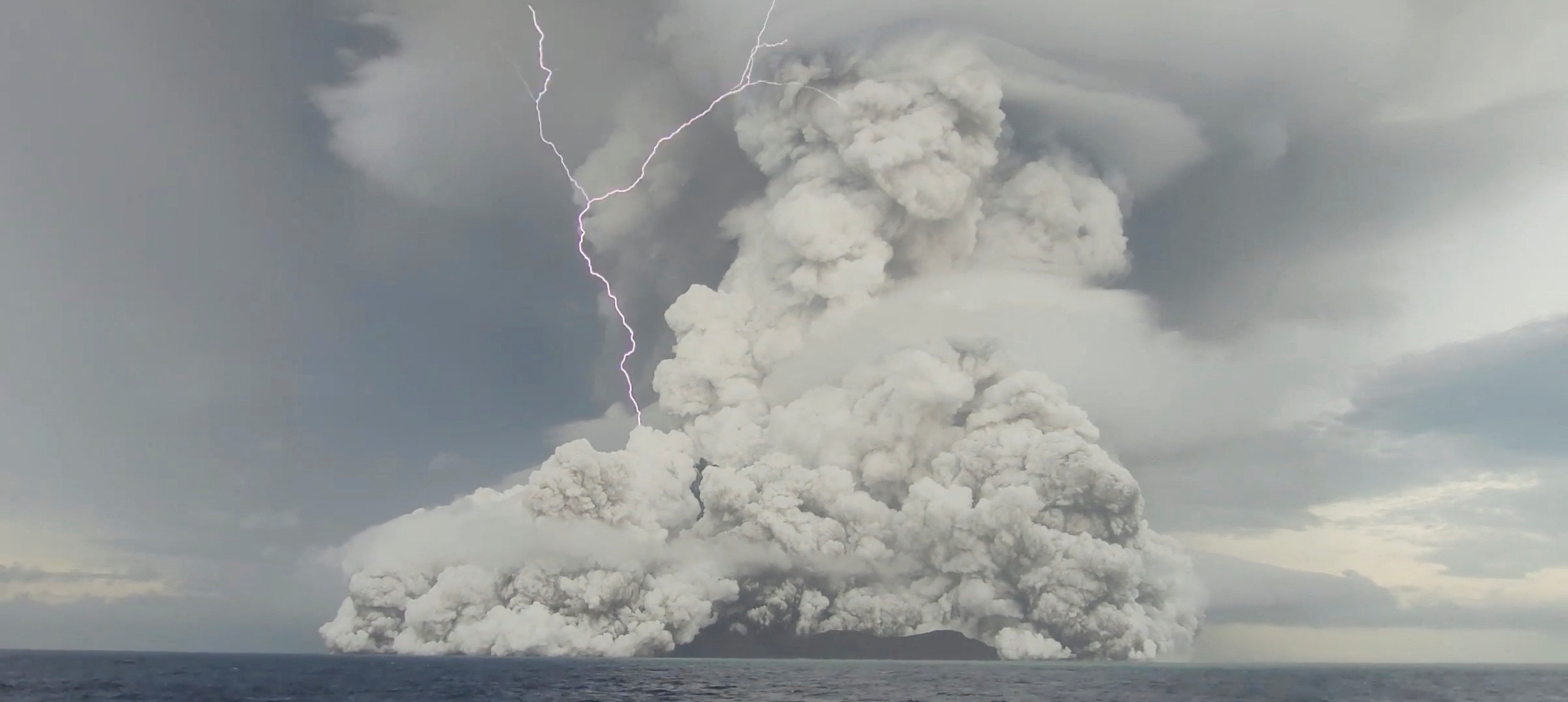 Volcano eruption philippines