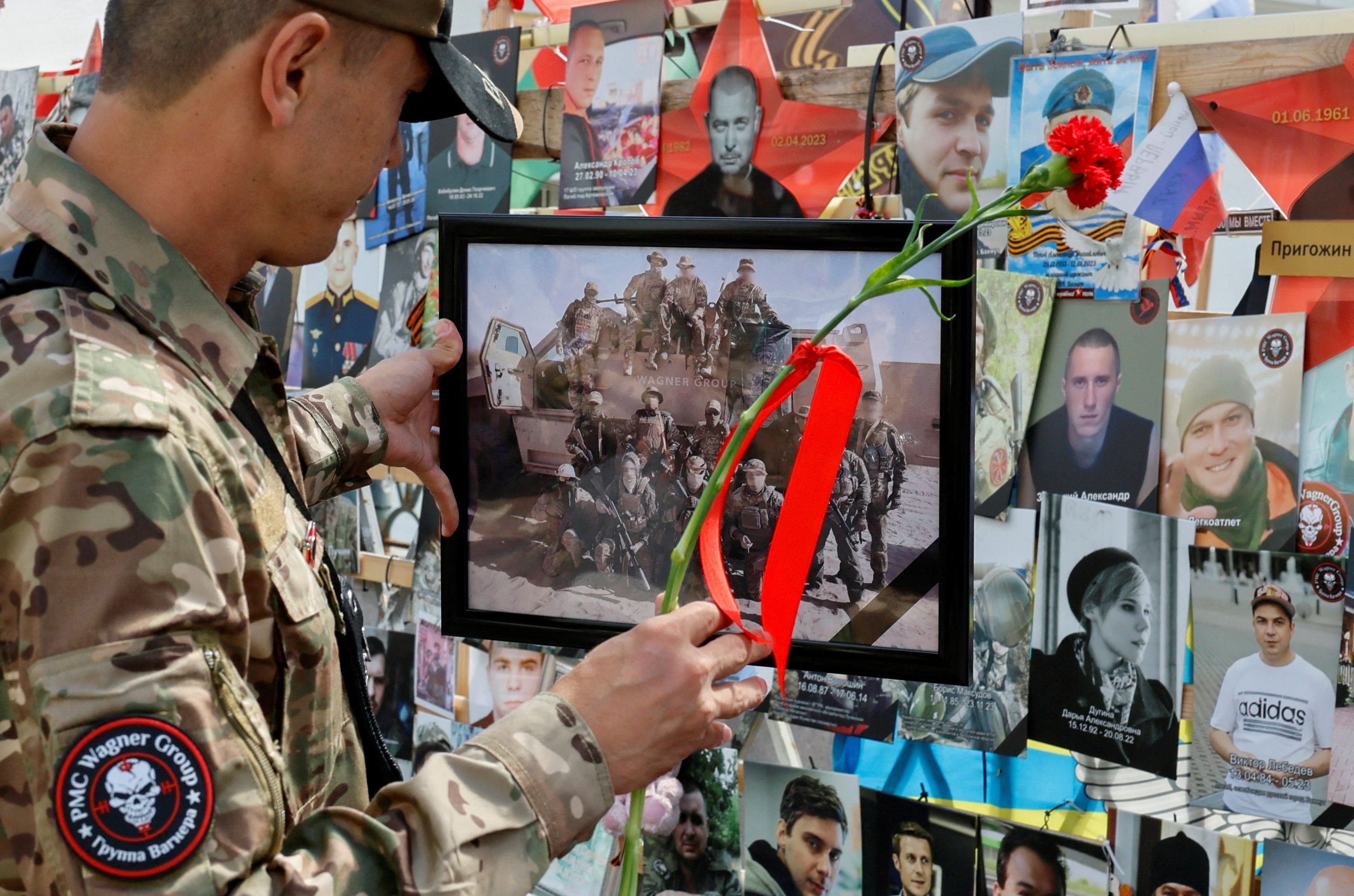 People in Moscow pay tribute to Wagner mercenaries killed in Mali