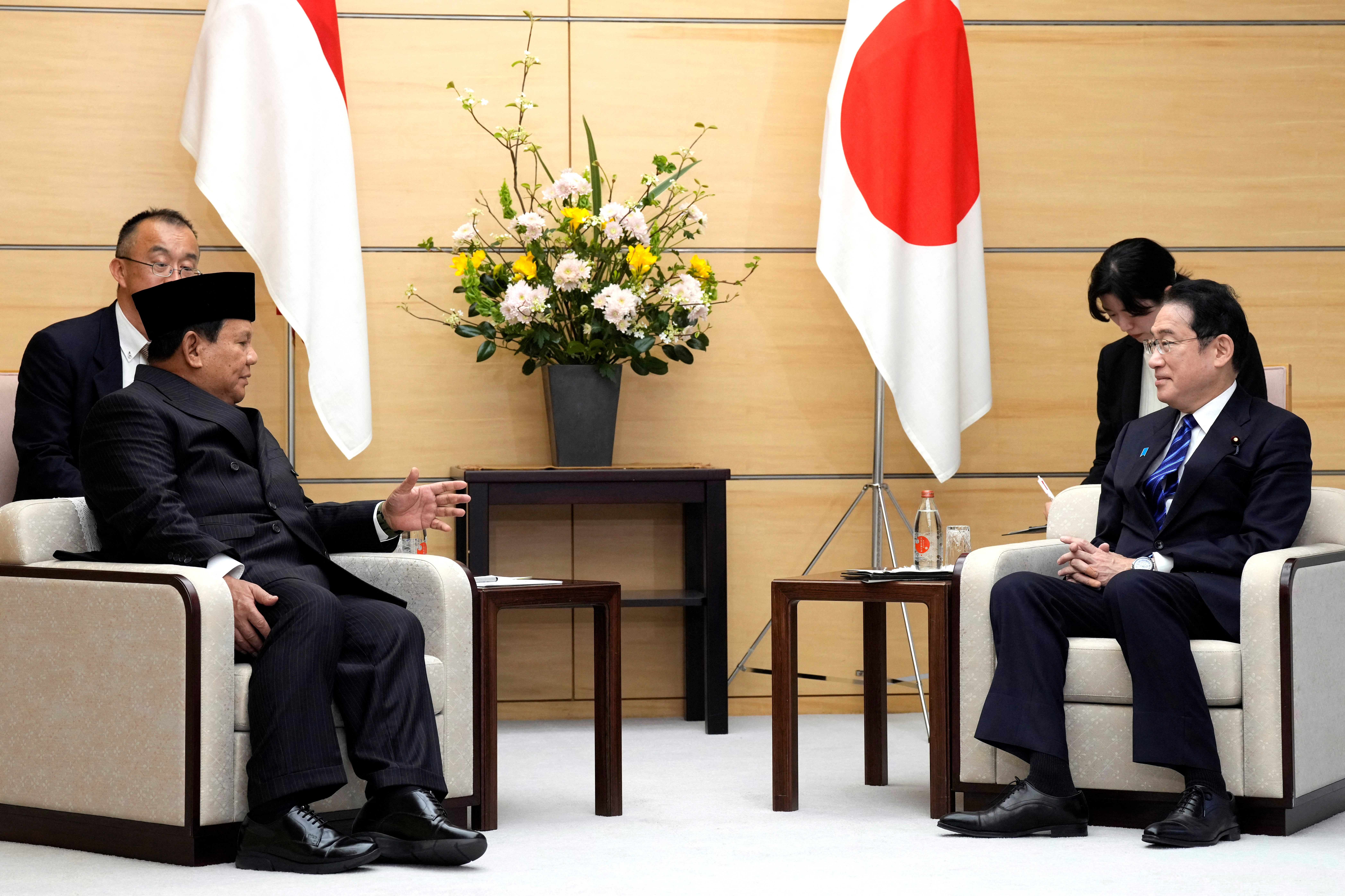 जापान के प्रधानमंत्री किशिदा और इंडोनेशिया के नवनिर्वाचित राष्ट्रपति प्रबोवो सुबियांतो टोक्यो पहुंचे