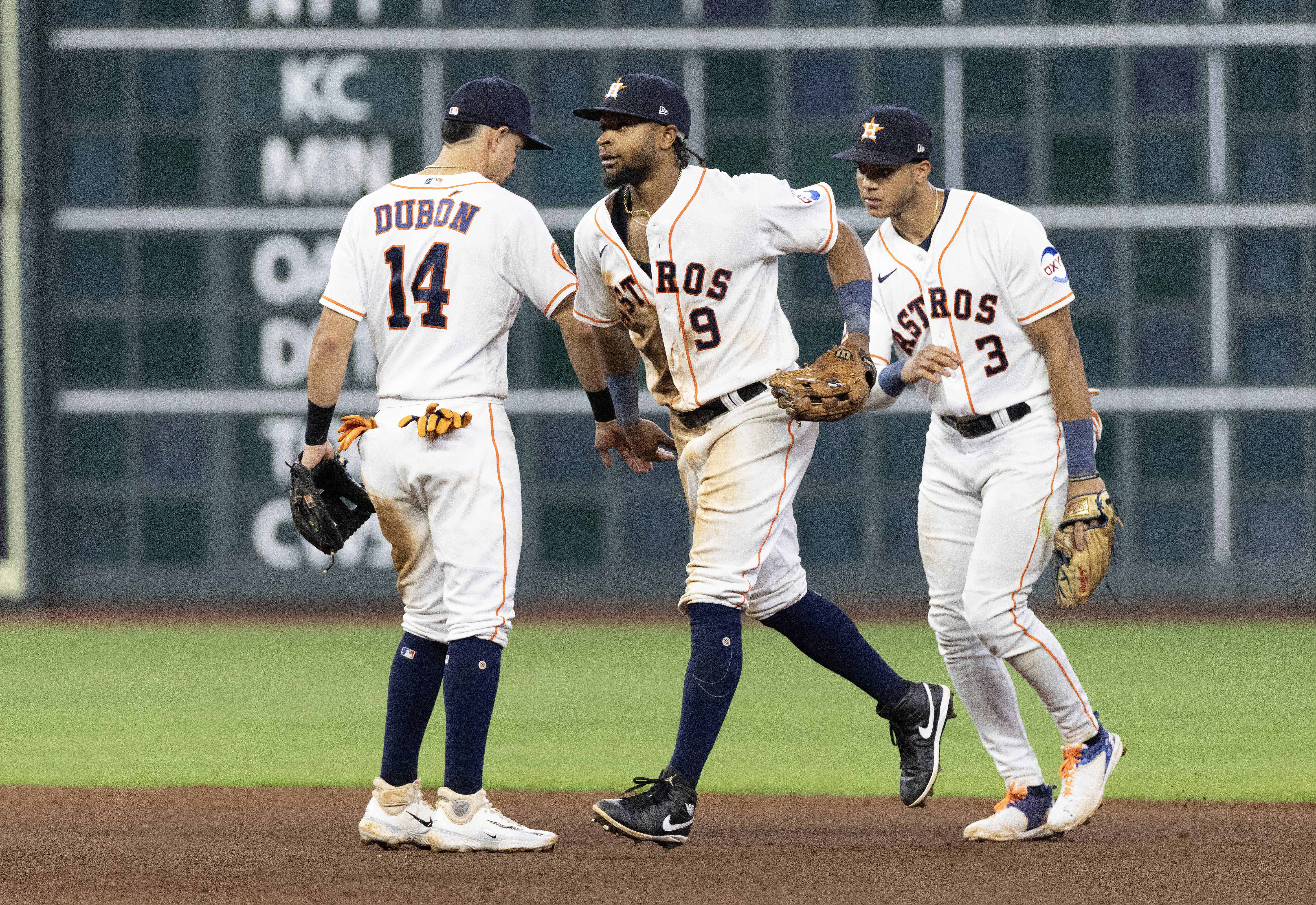 Yainer Diaz hits two homers as Astros sweep Rockies