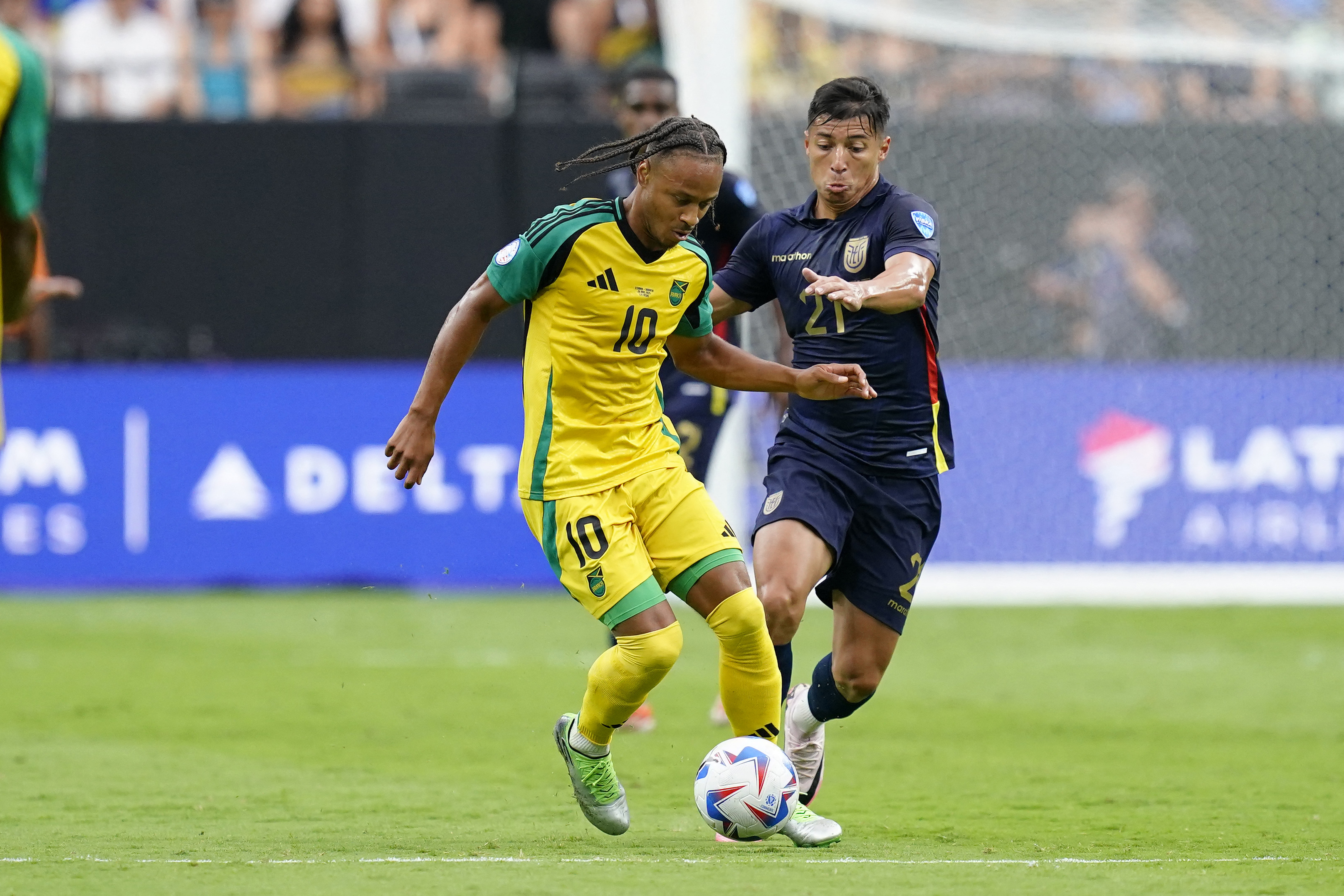 Leicester sign De Cordova-Reid from Fulham on free transfer | Reuters