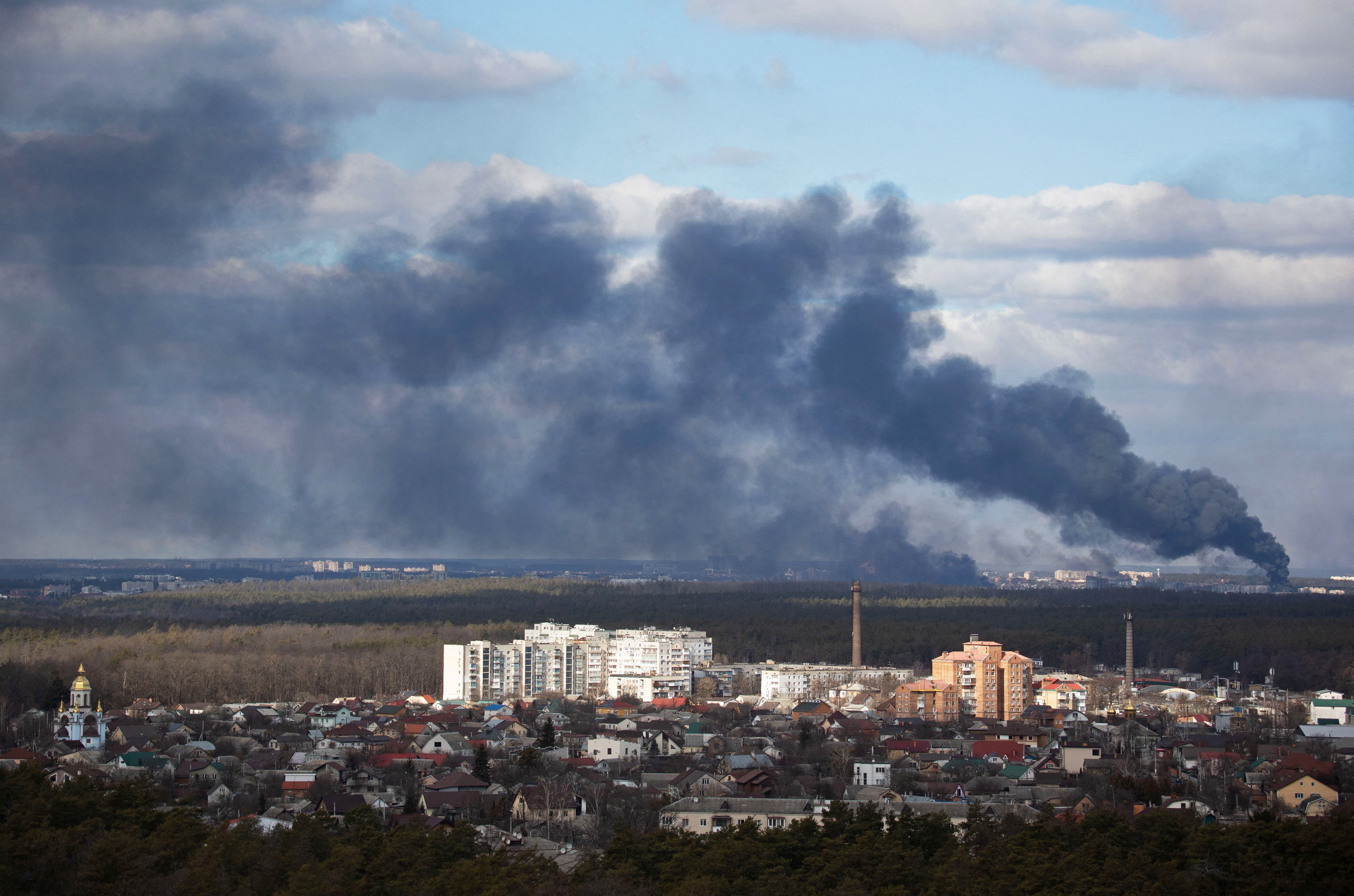 Smoke rising after shelling on the outskirts of the city is pictured from Kyiv, Ukraine February 27, 2022. REUTERS/Mykhailo Markiv/File Photo