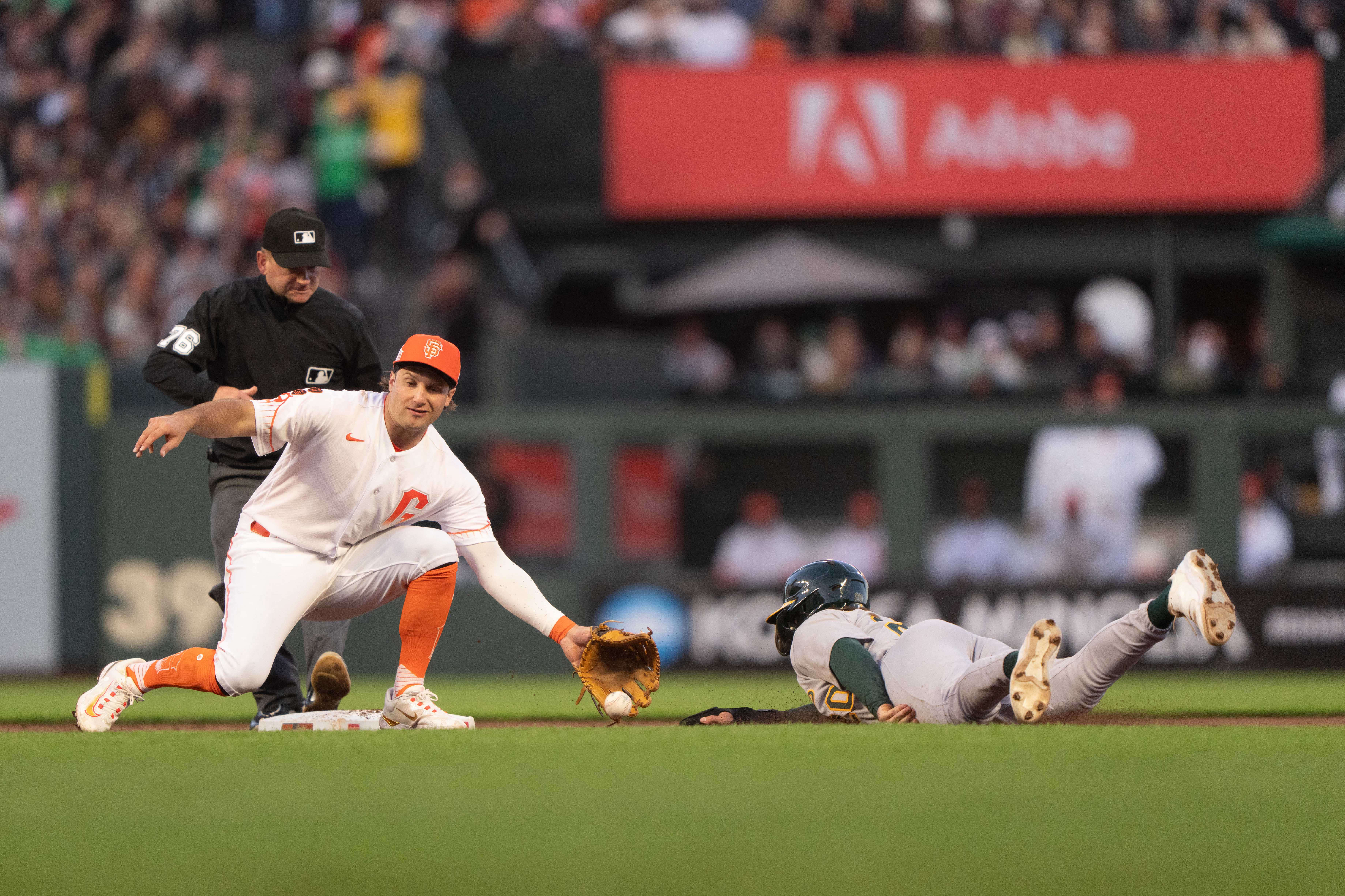 Giants return home, end losing streak by scraping out win over A's