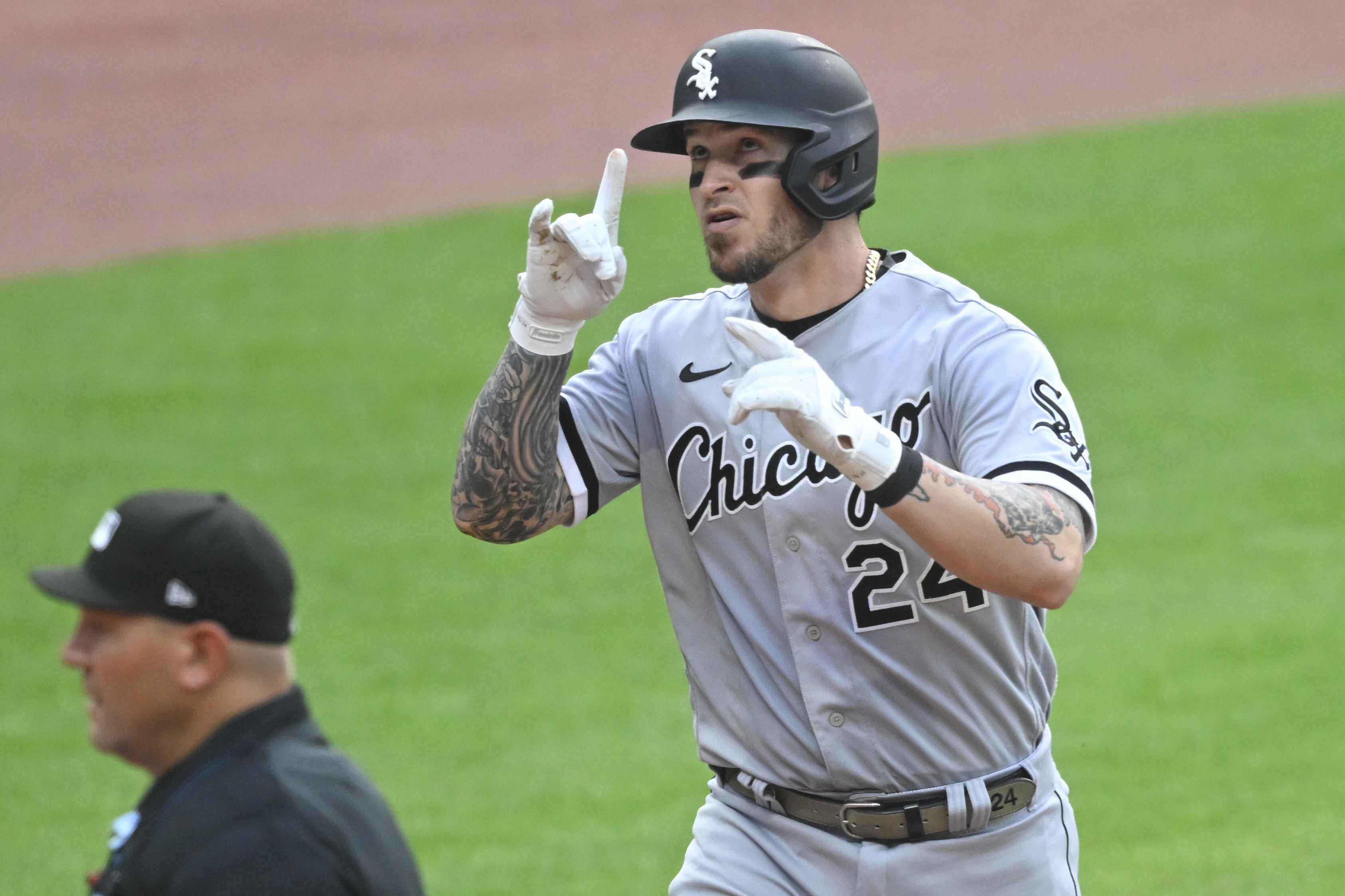 Lawrie back on his feet for White Sox