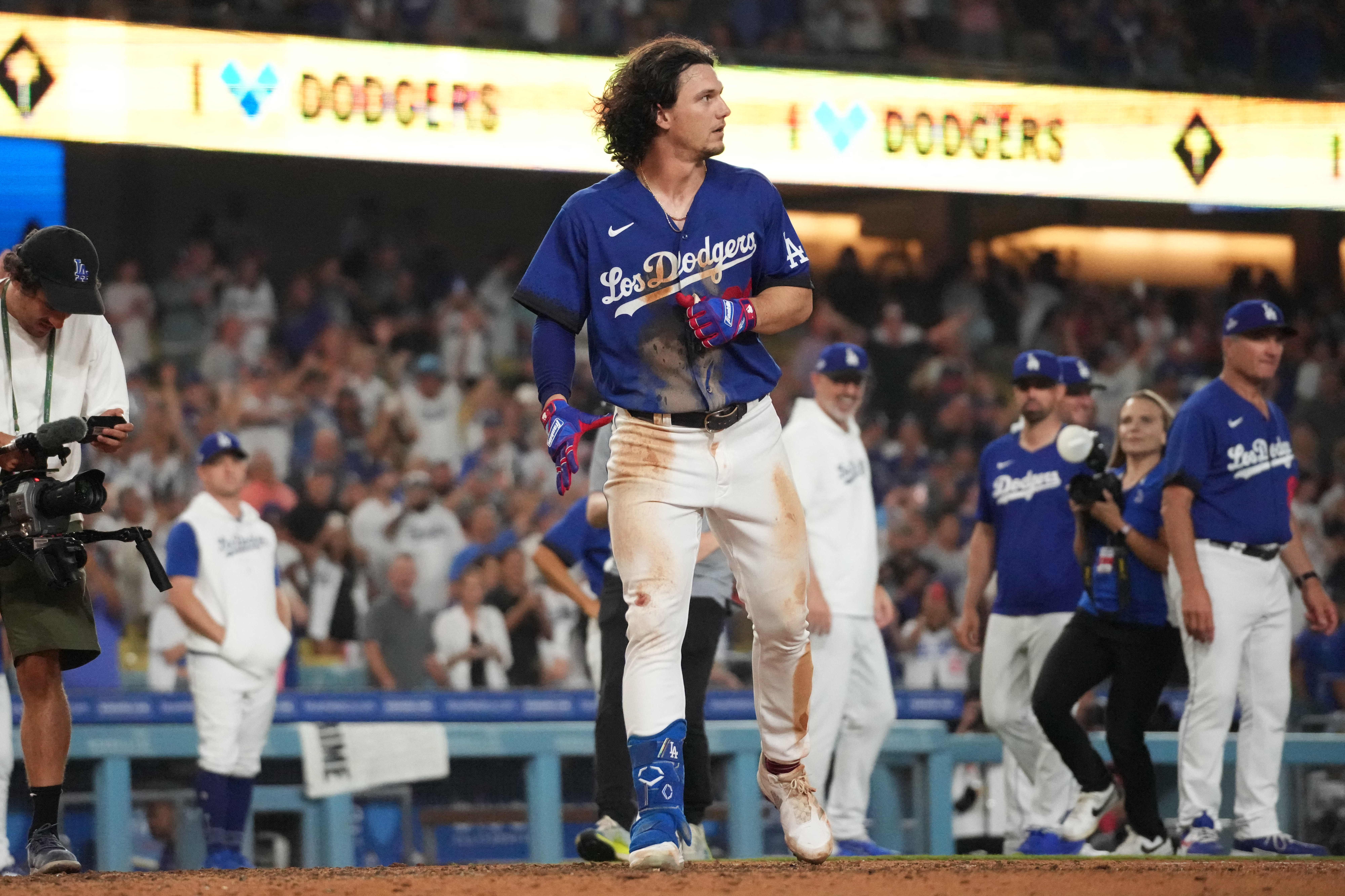MLB roundup: Dodgers rally, stun Jays in 10 innings