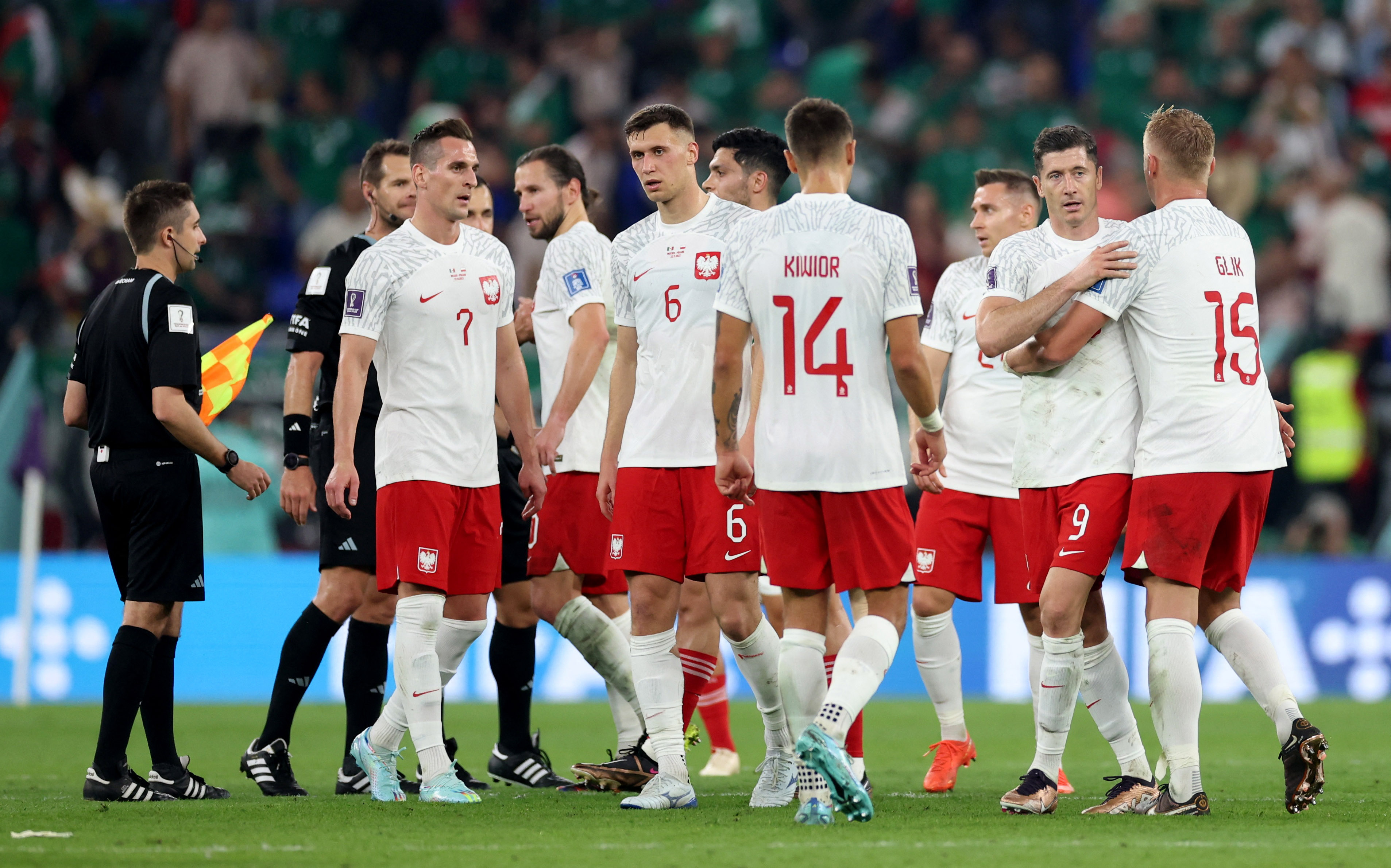 Lewandowski misses penalty as Poland draw 0-0 with Mexico at World Cup |  Reuters