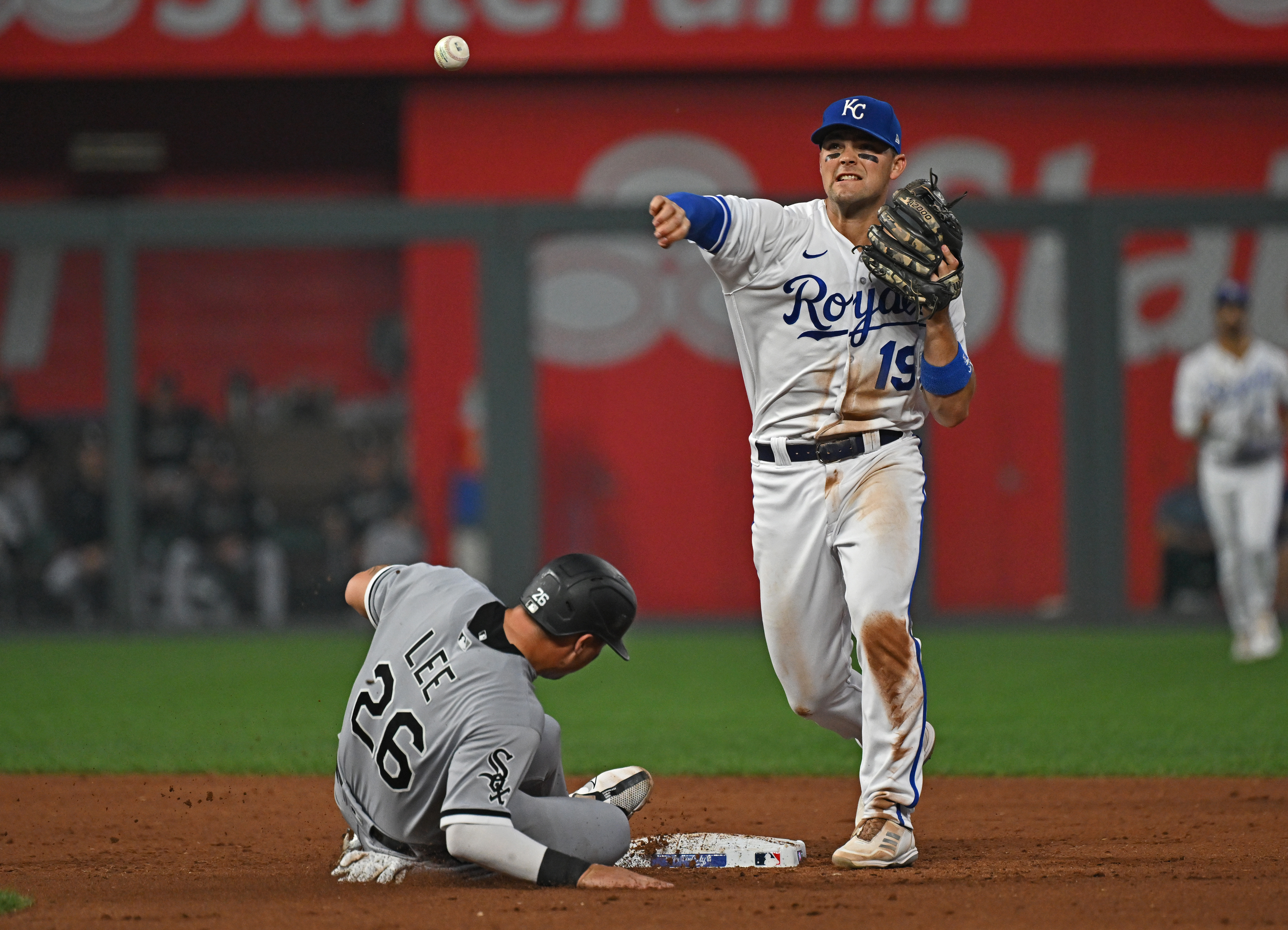 Vaughn homers as White Sox stop slide by topping Royals 7-3 - ABC7 Chicago