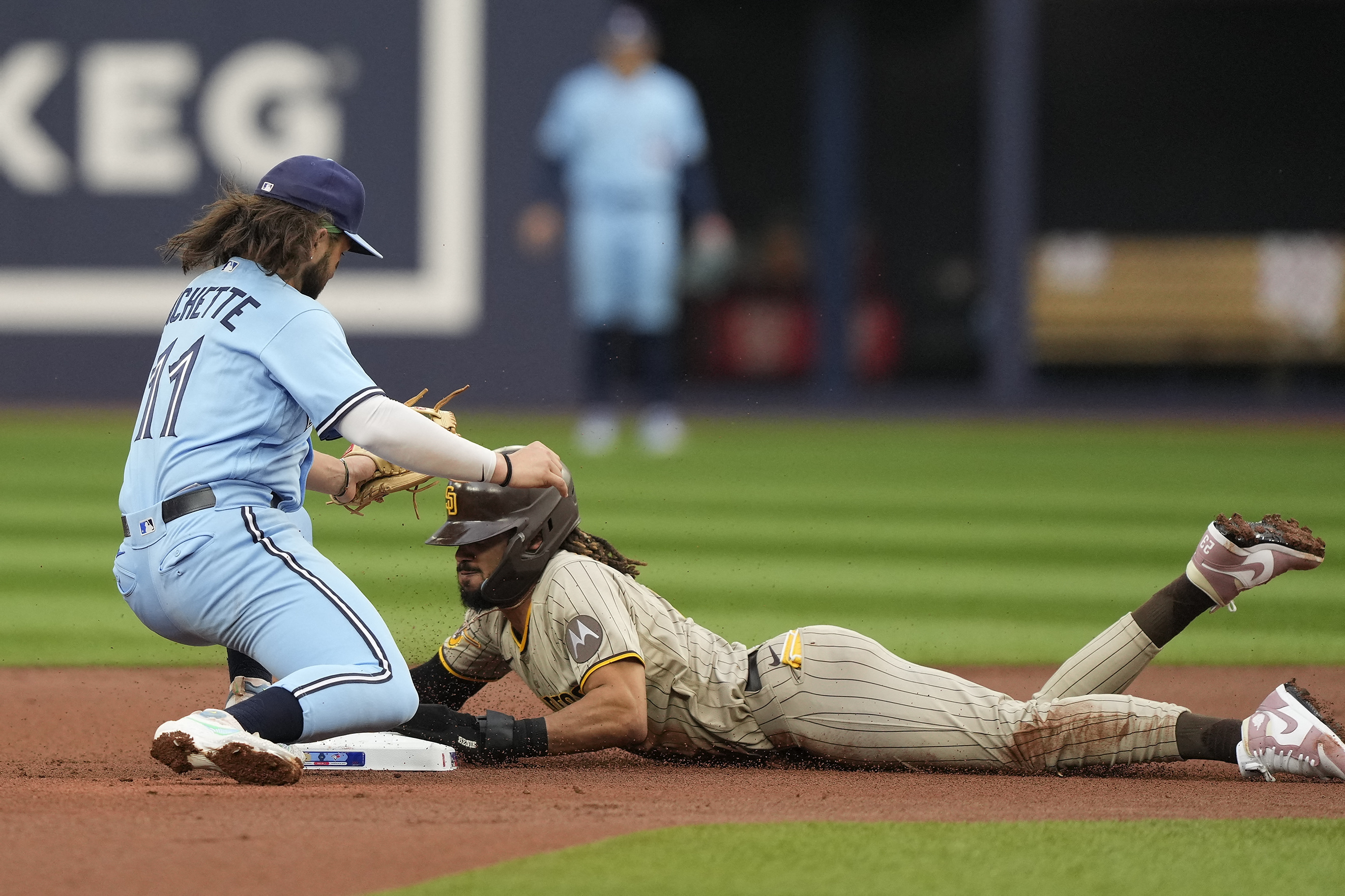 Juan Soto hits 2-run homer, Joe Musgrove wins 8th straight decision as  Padres beat Blue Jays 9-1