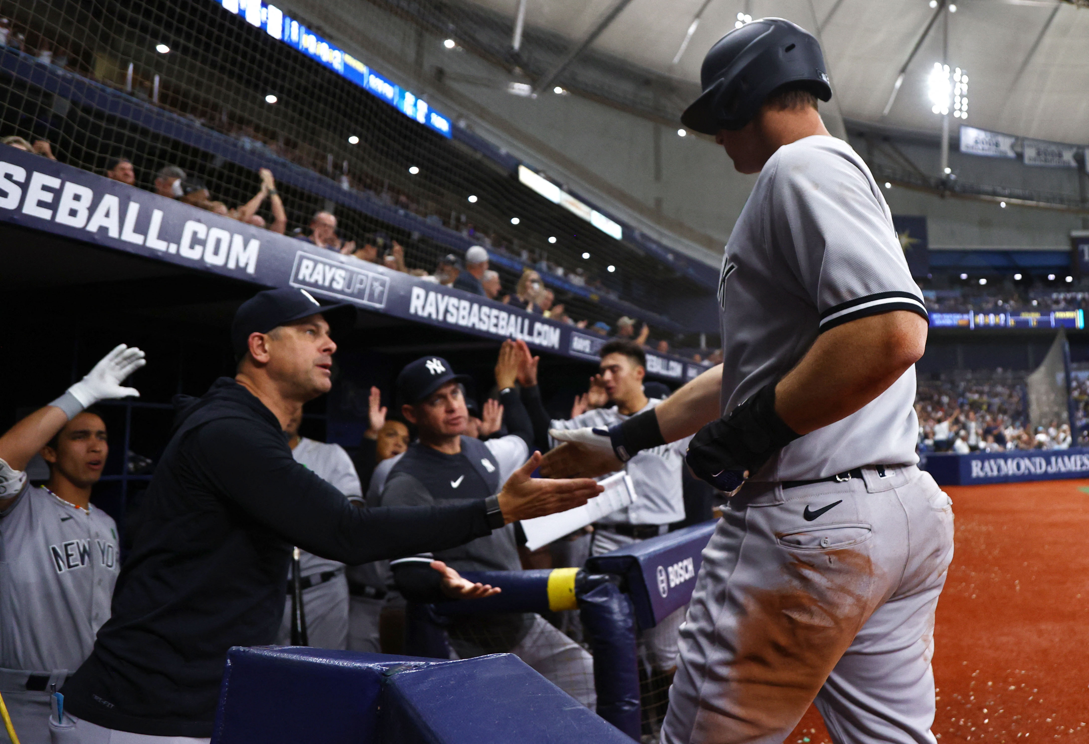 Yankees score 3 runs in 8th inning to end Rays' win streak