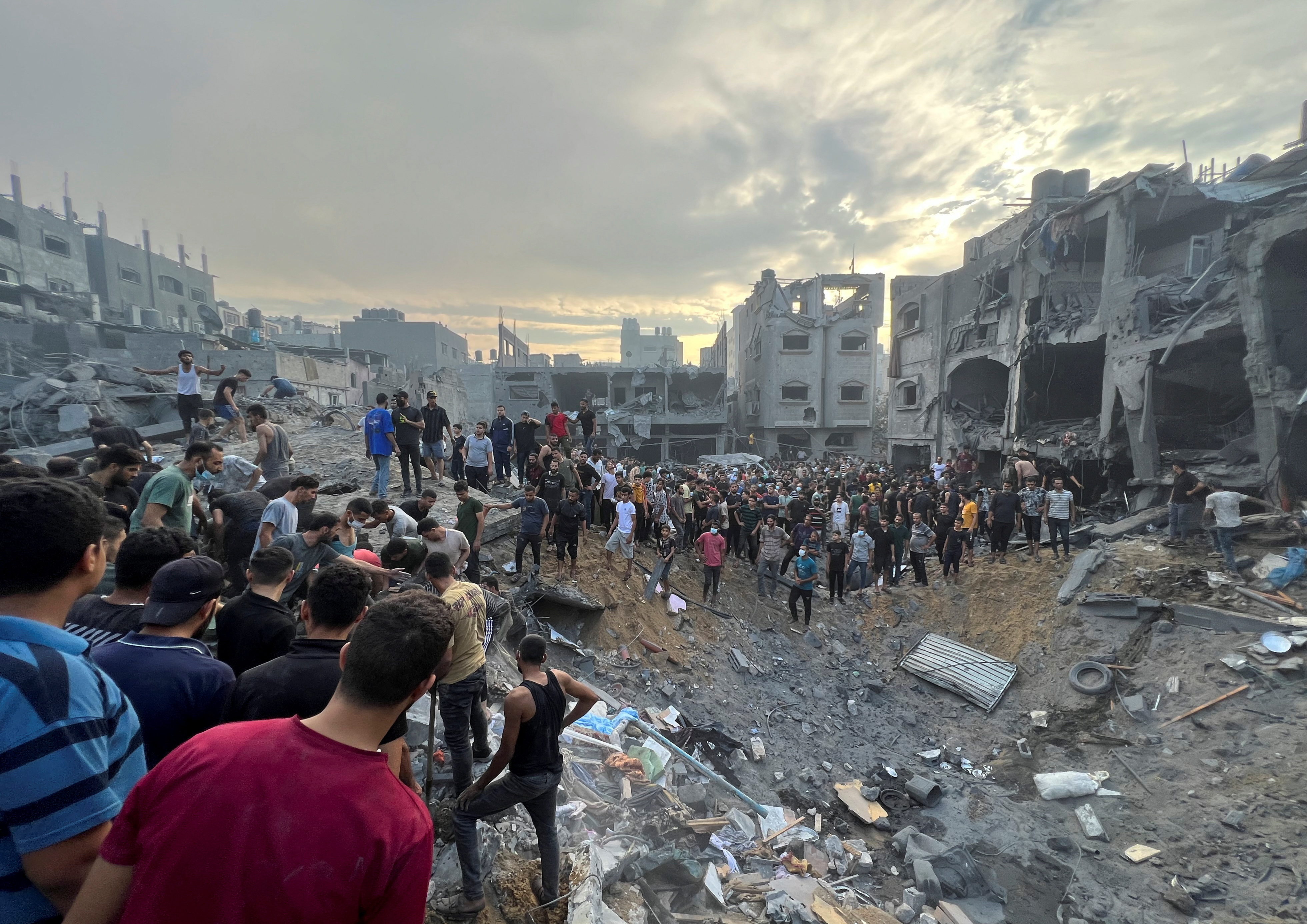 イスラエル、ガザ難民キャンプ空爆で「ハマス指揮官殺害」 50人超死亡か - ロイター (Reuters Japan)