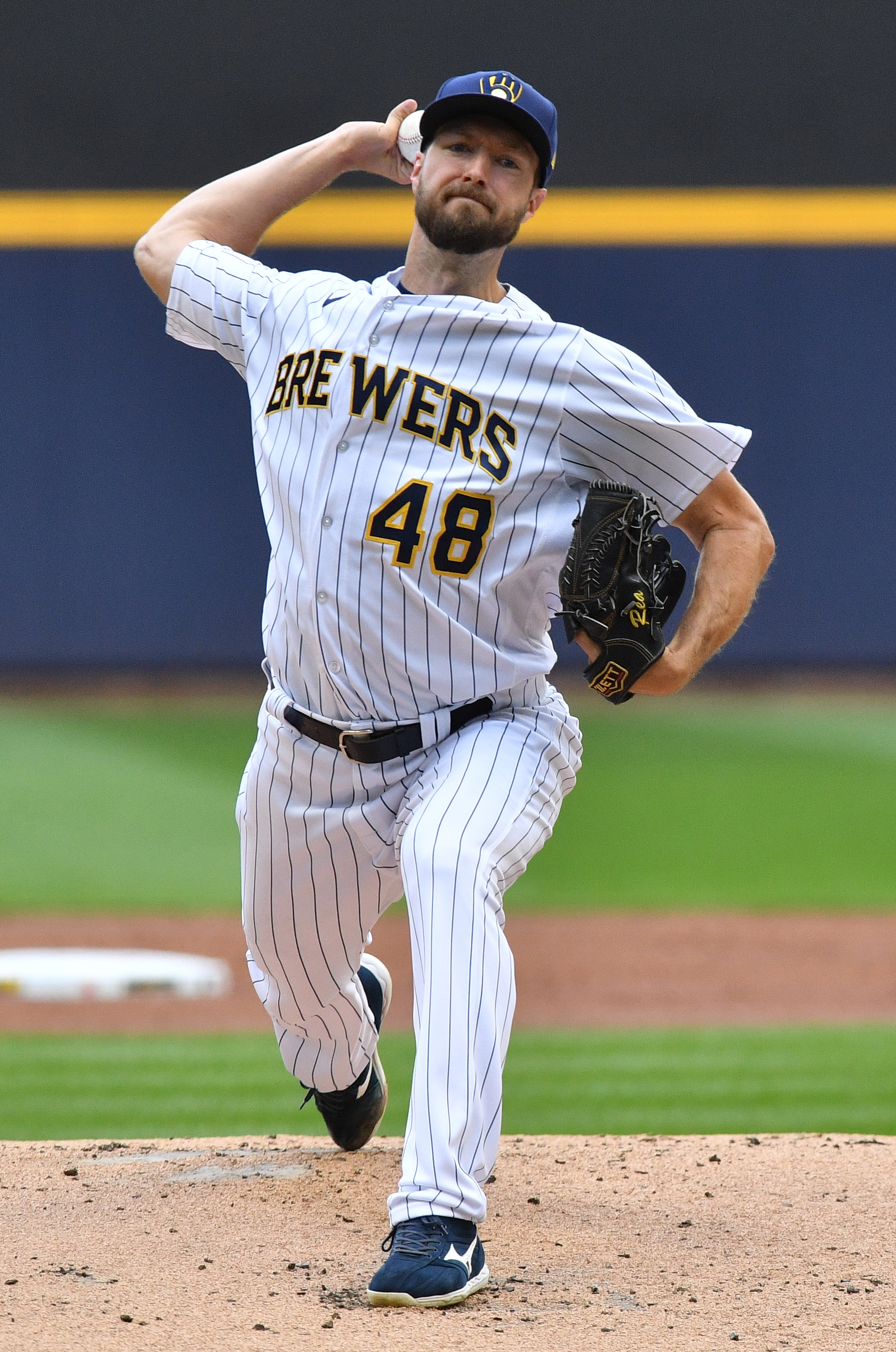 Brewers Craig Counsell holds hand up as Elly De La Cruz's memorable  performance gives Reds vital win in Milwaukee