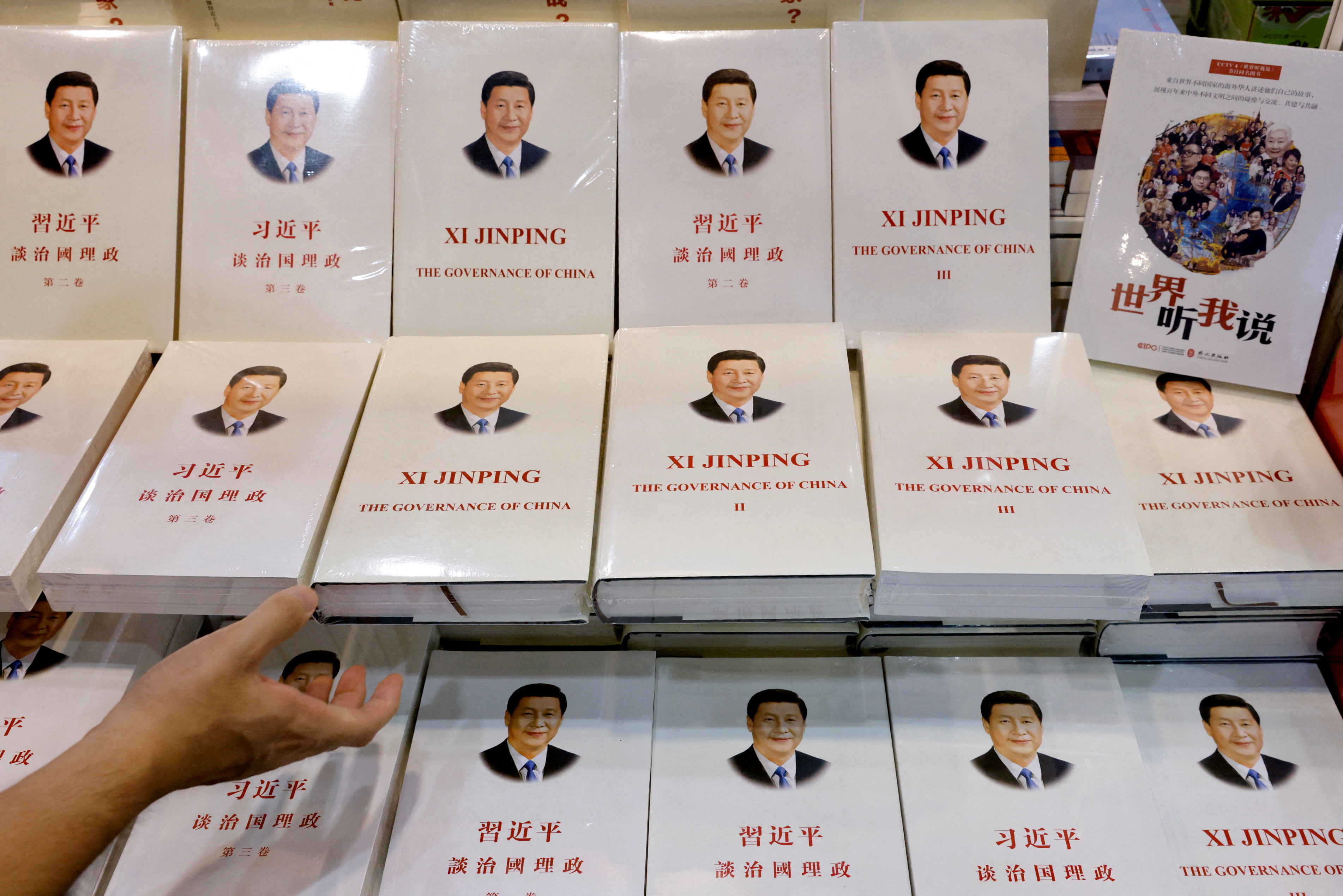 Copies of the book "Xi Jinping: The Governance of China" are displayed at the Hong Kong Book Fair, in Hong Kong, China, July 14, 2021. REUTERS/Tyrone Siu/File Photo