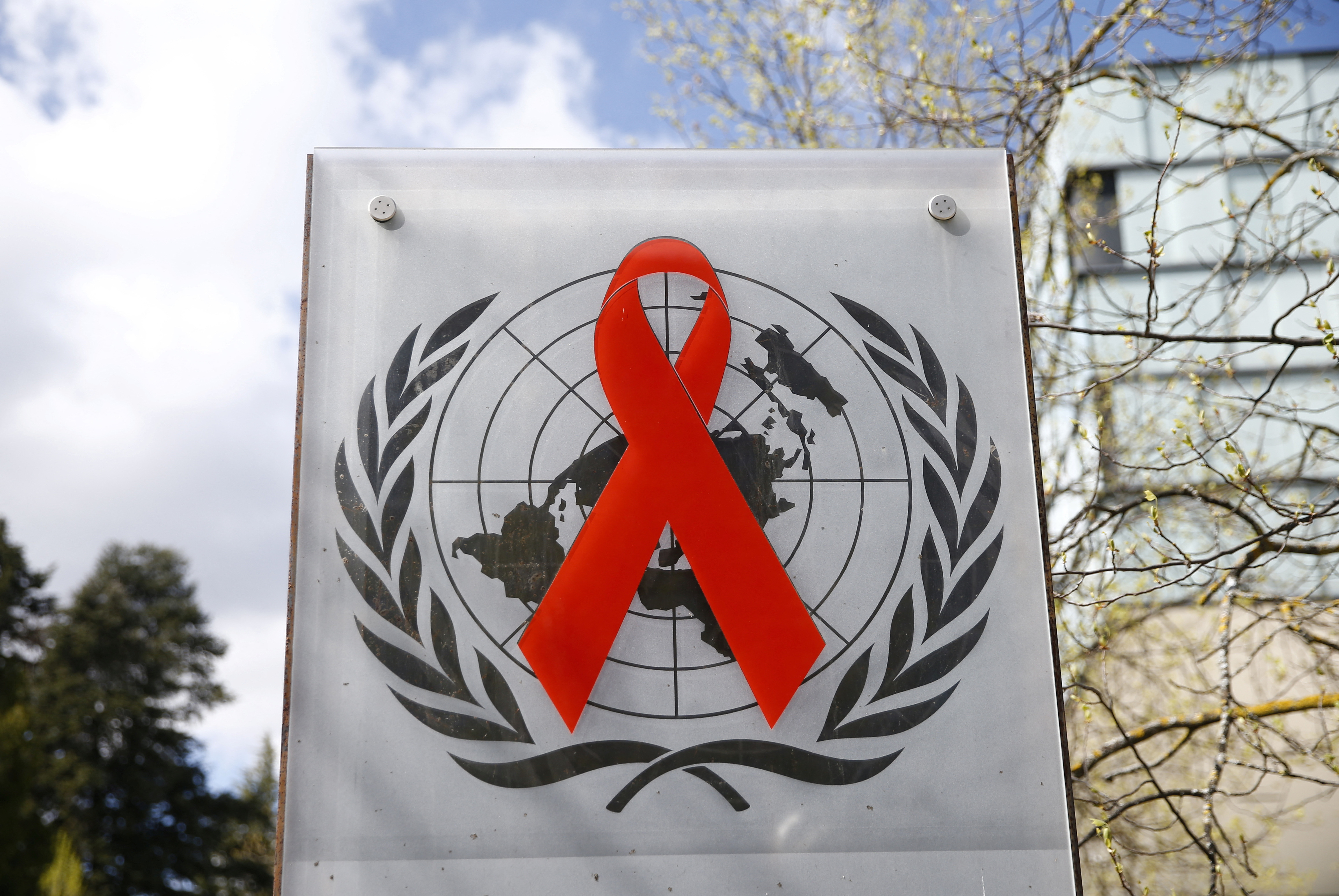 AIDS can be ended by 2030 with investments in prevention and treatment, UN  says | Reuters