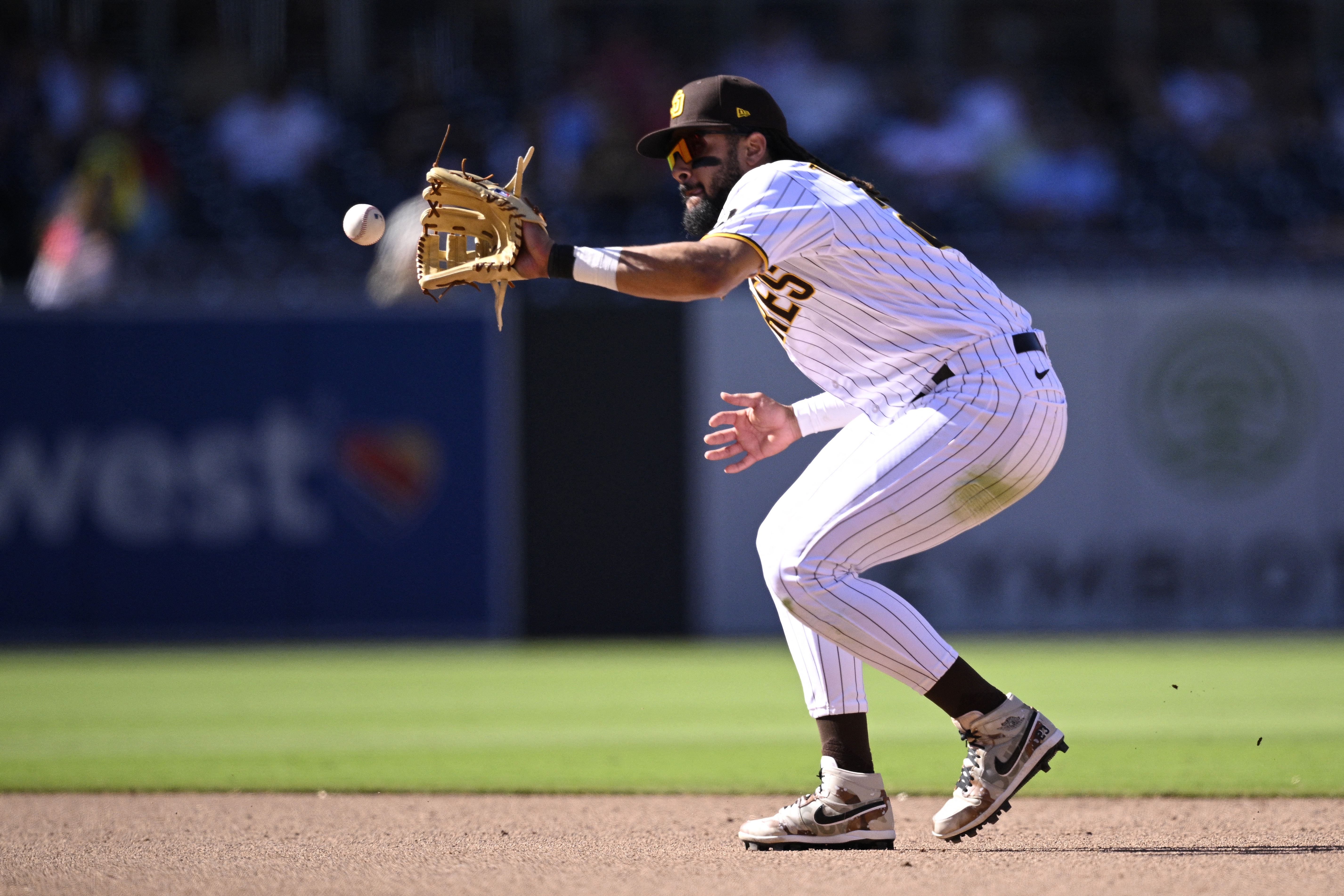 Untouchable Zack Wheeler silences Padres as Phillies take Game 1