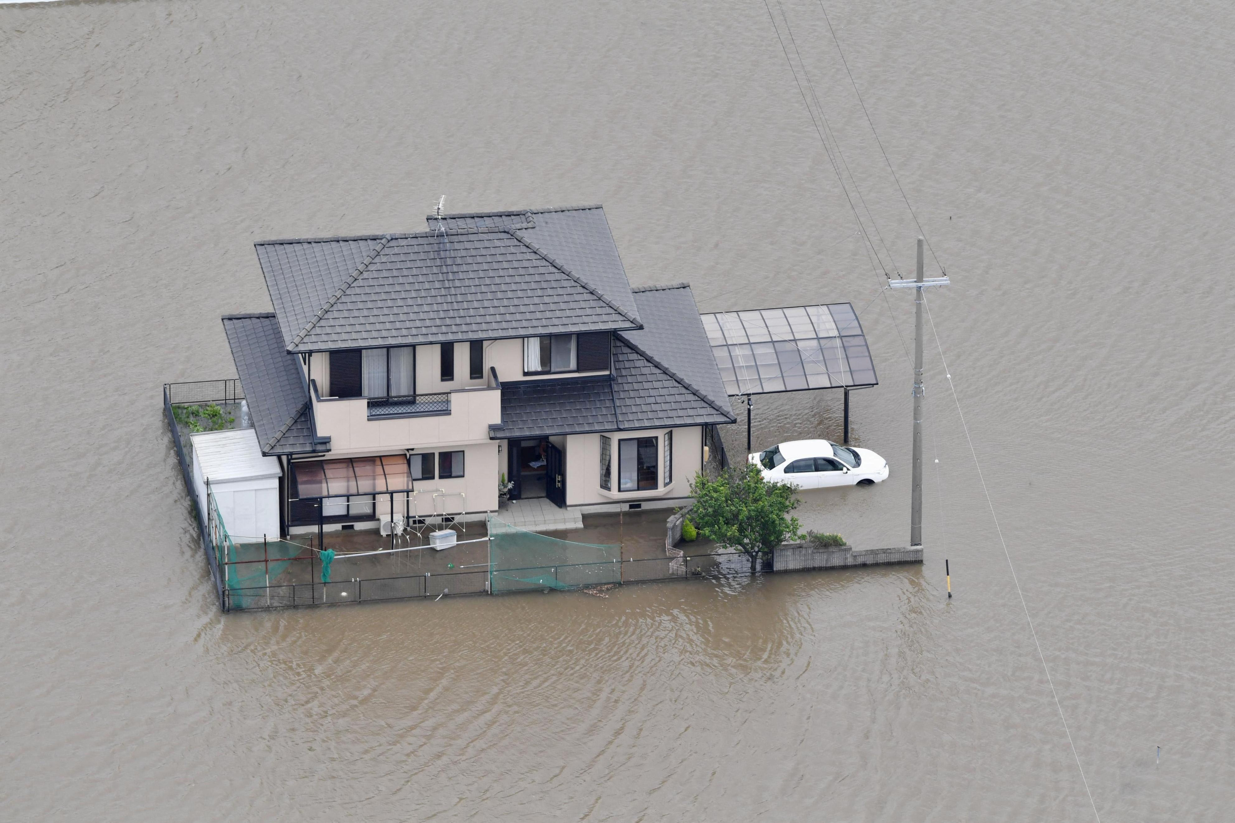 Japan Weather Agency Warns of Landslides, Floods Due to Storm