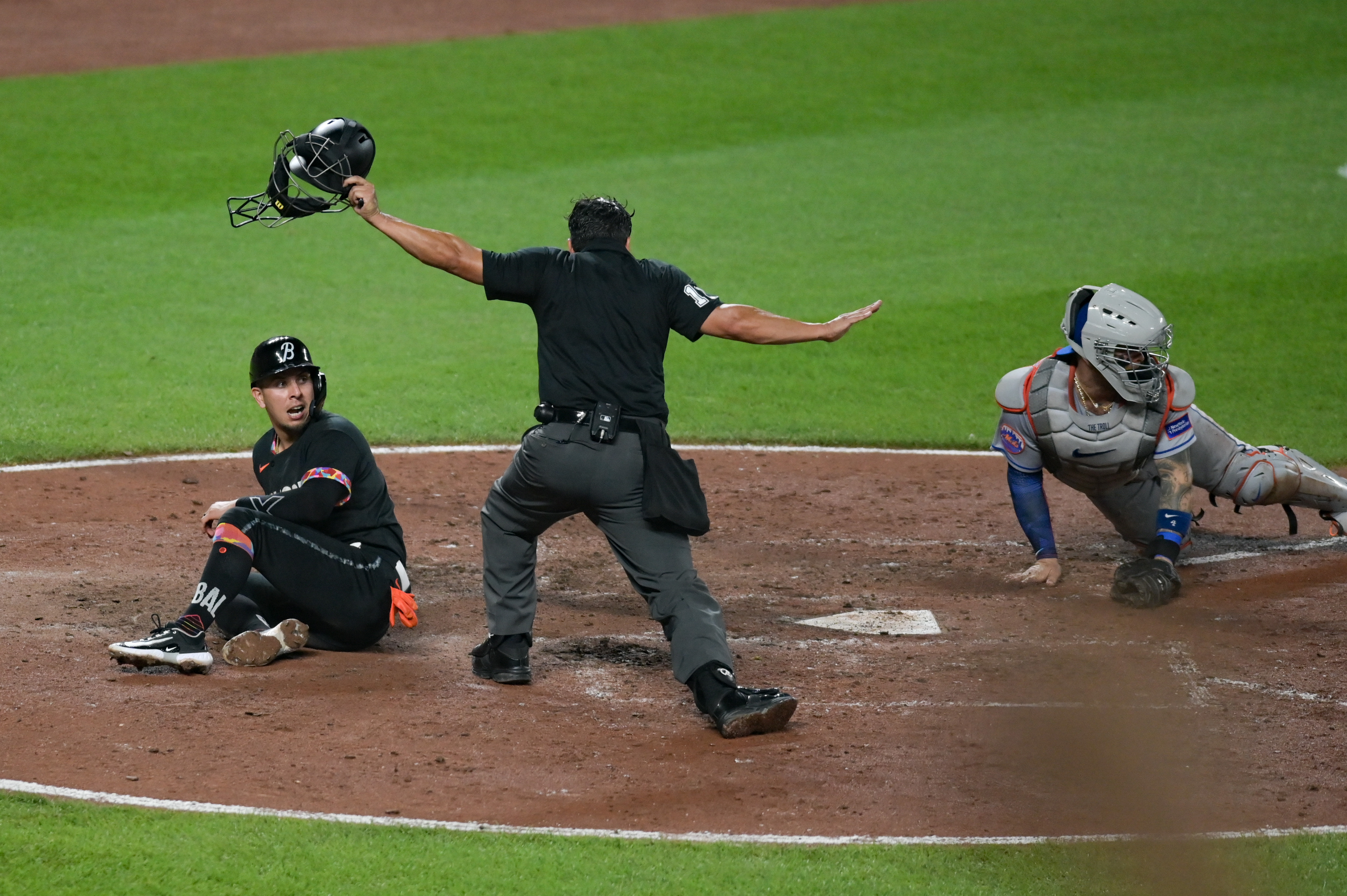 James McCann knocks in five as Mets manhandle Orioles