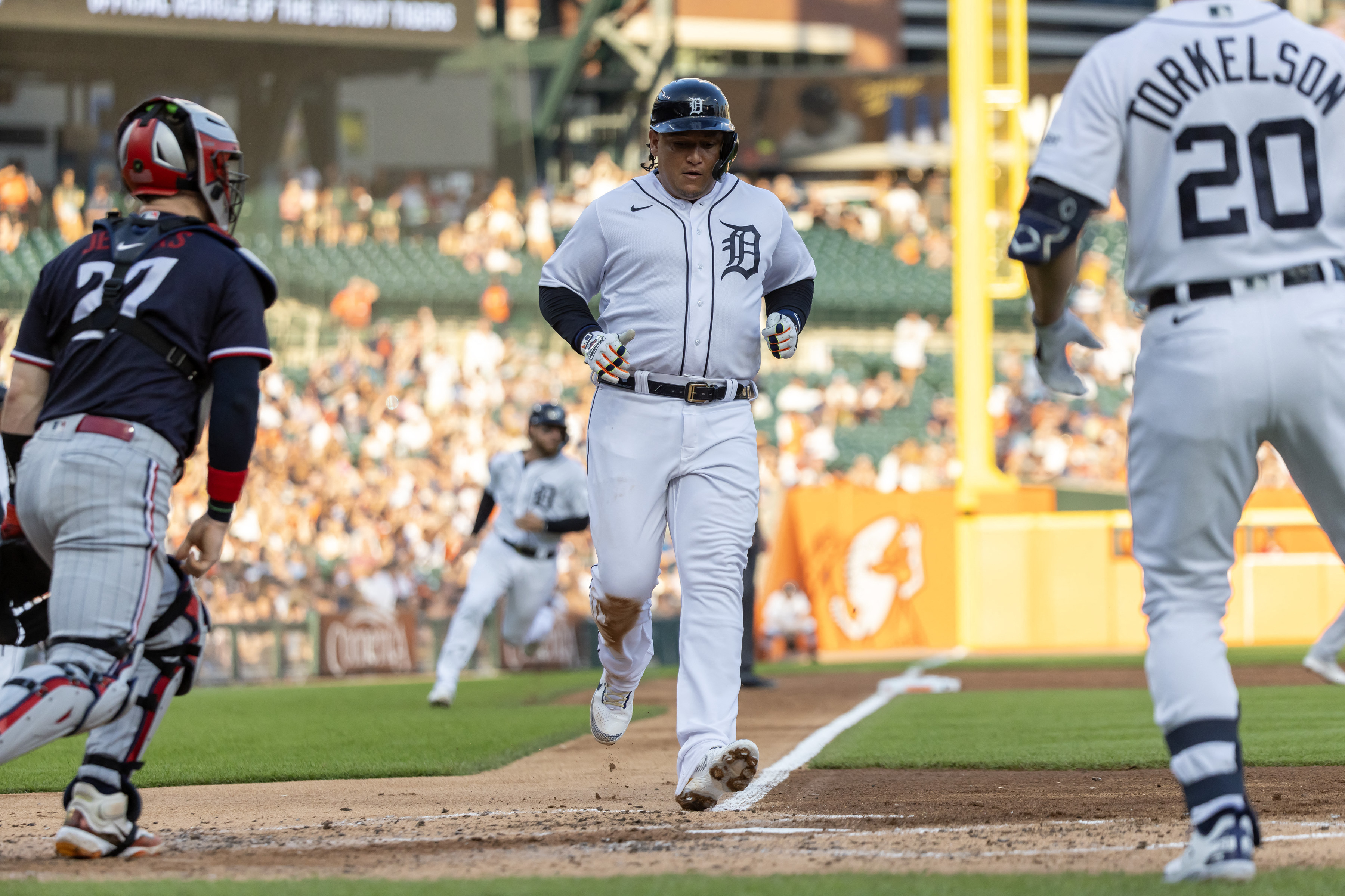 Tigers fend off Twins, 3-2