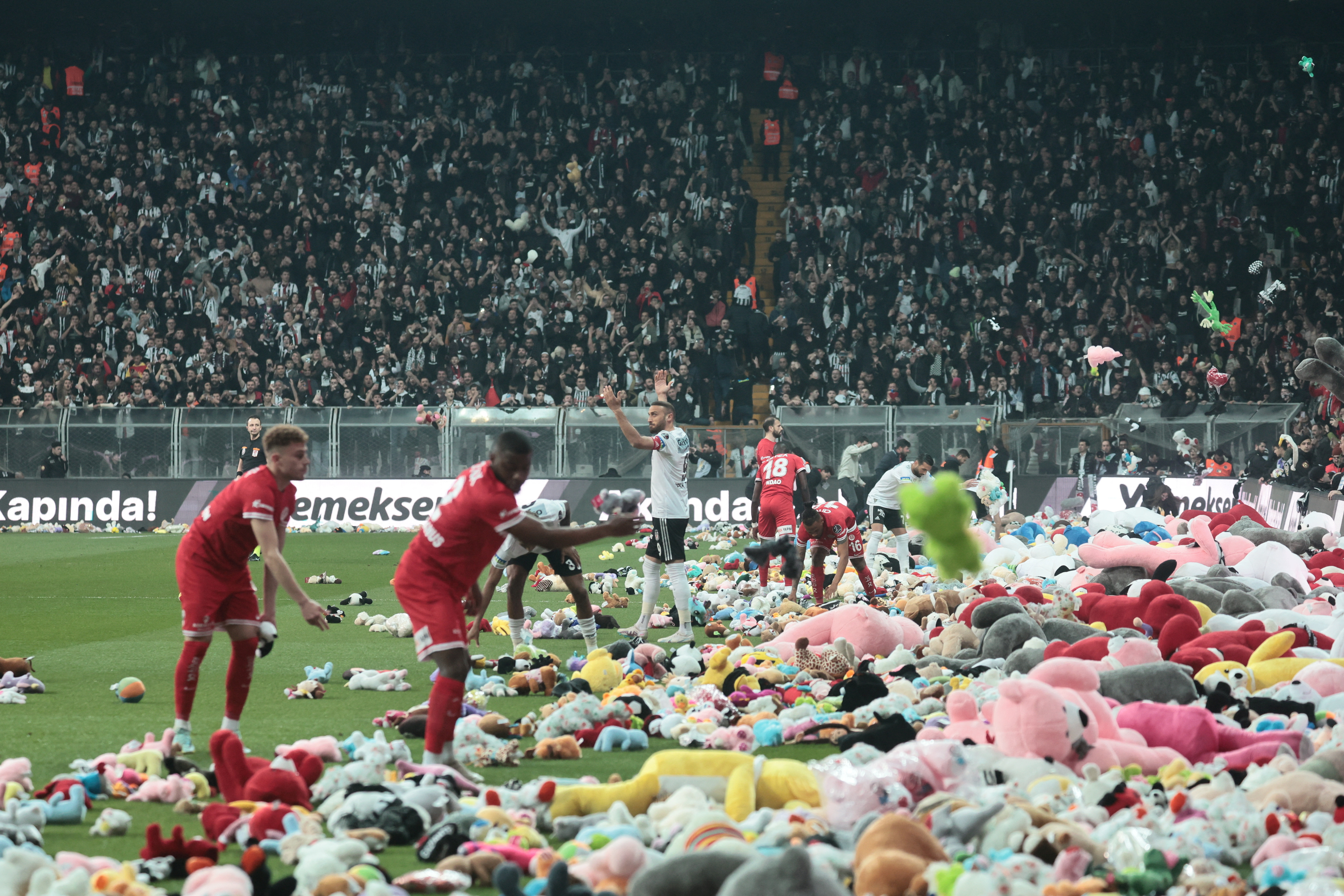 Besiktas vs Antalyaspor delayed as fans throw thousands of toys on pitch  for kids hit by earthquakes