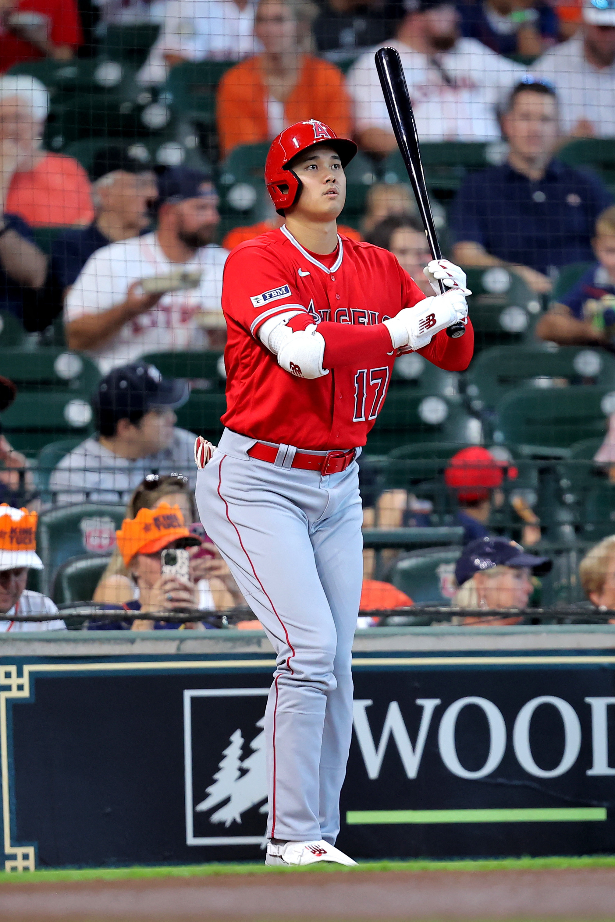 Shohei Ohtani homers into upper deck in Seattle