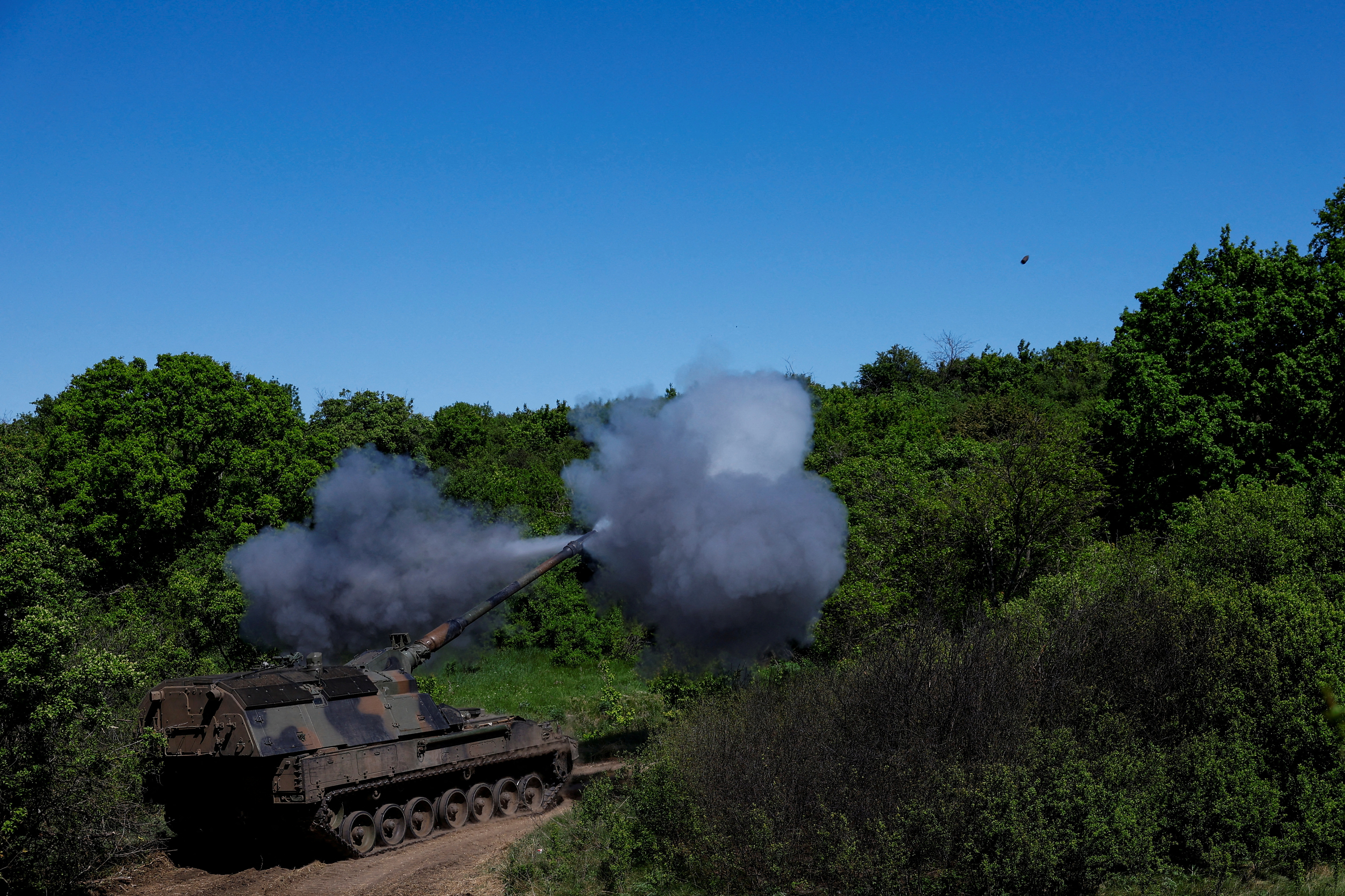 Ukrainian servicemen fire a Panzerhaubitze 2000 self-propelled howitzer toward Russian troops in Donetsk region