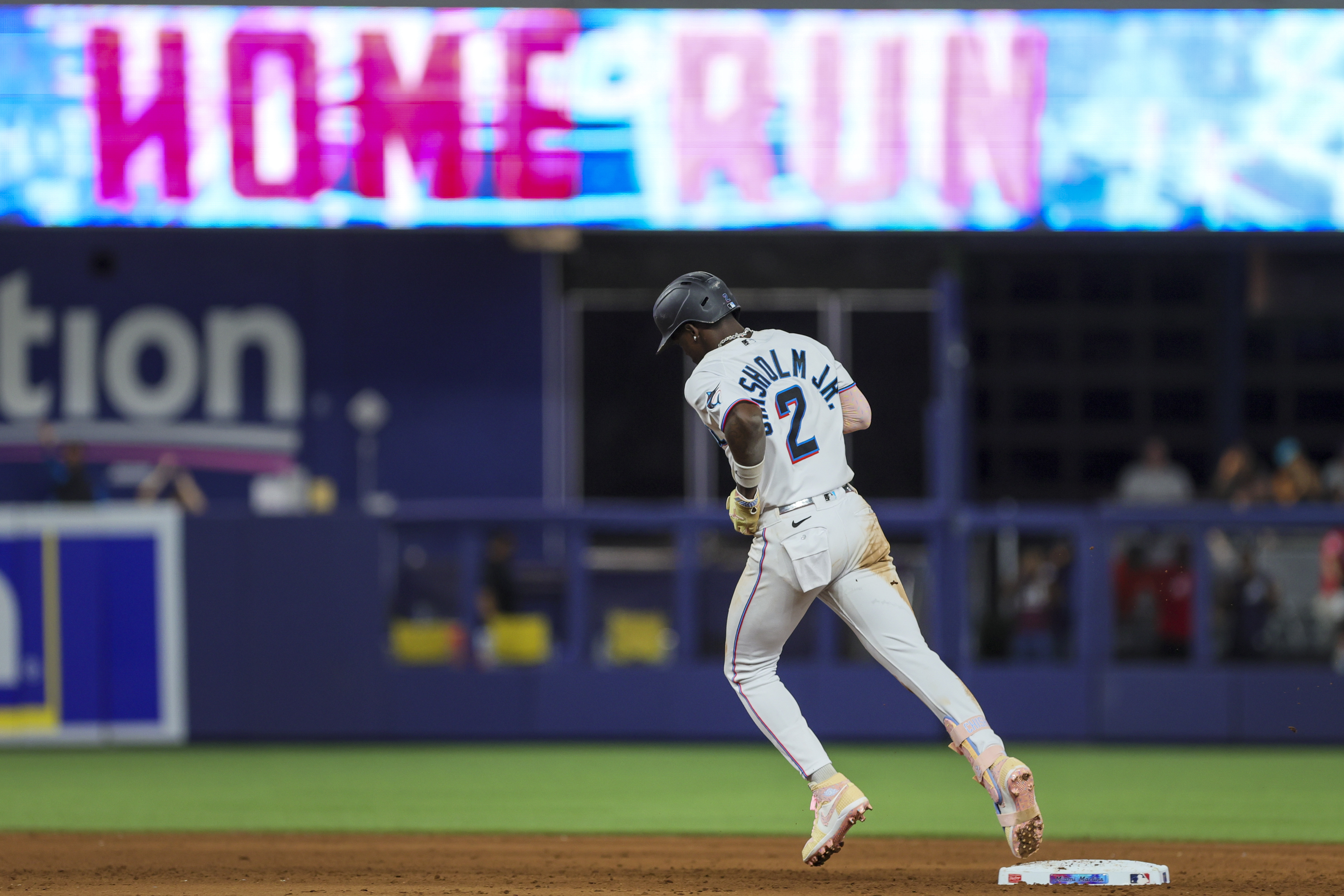 Marlins' De La Cruz, Chisholm, Bell and Burger each hit home runs to lead  Miami past Dodgers