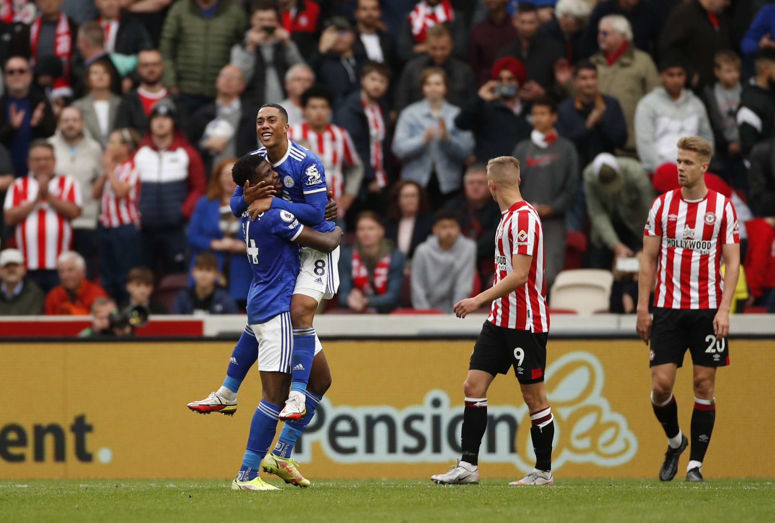 Clinical Leicester punish Brentford to seal 2-1 victory | Reuters