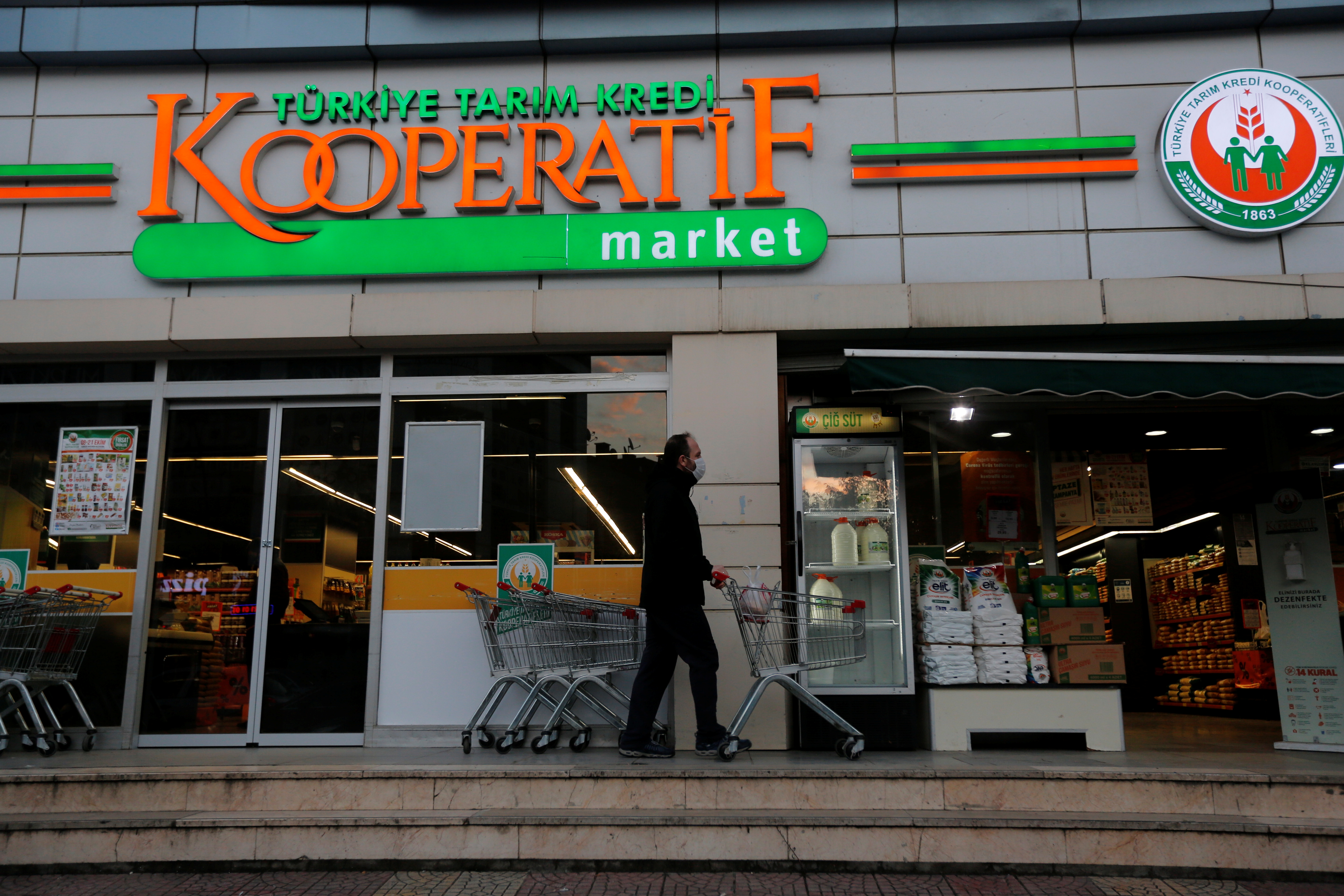 A customer enters a grocery shop of the Agricultural Credit Cooperatives of Turkey in Istanbul, Turkey October 18, 2021. REUTERS/Dilara Senkaya