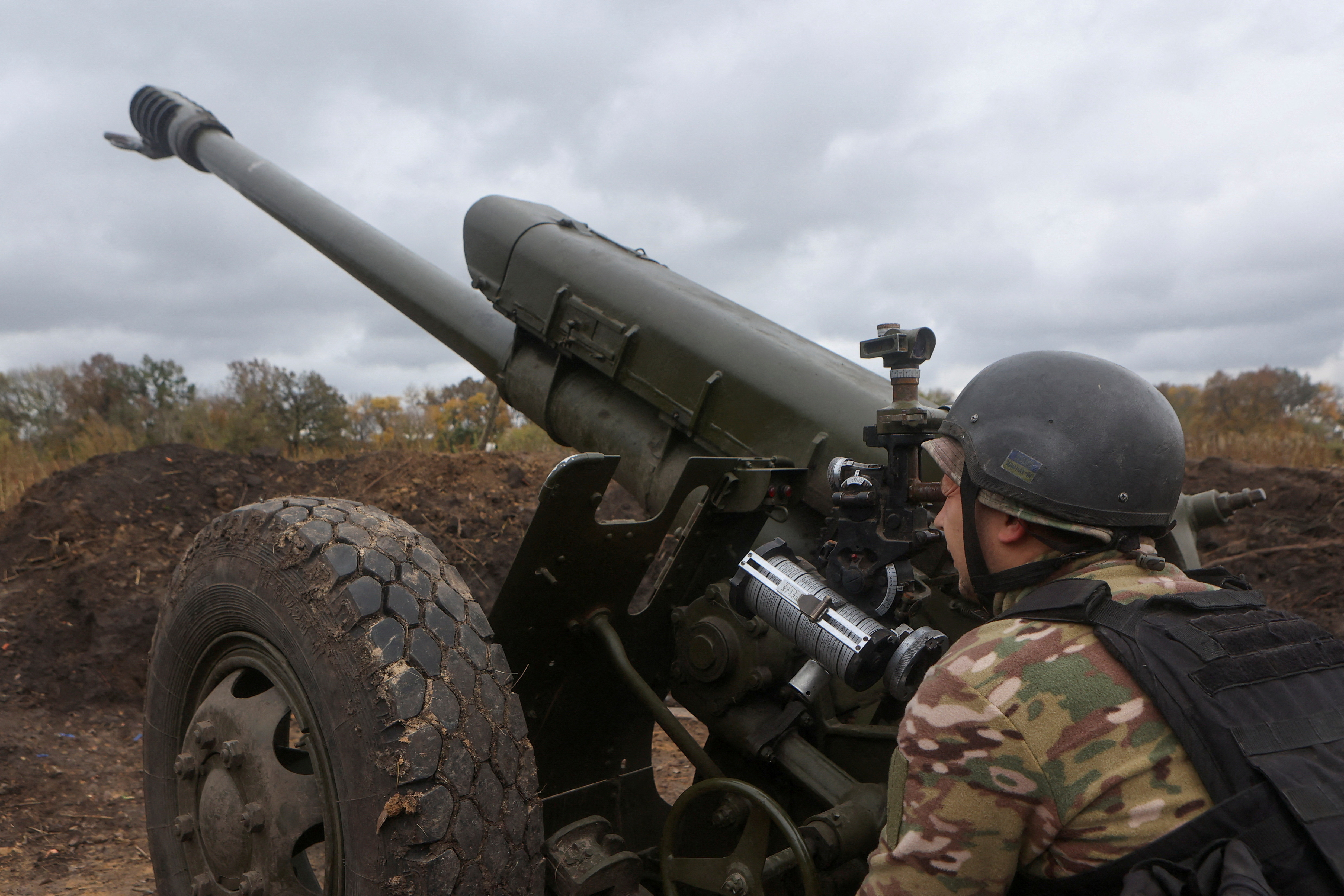 Member of the Ukrainian National Guard prepares a D-30 howitzer for a fire towards Russian troops in Kharkiv region