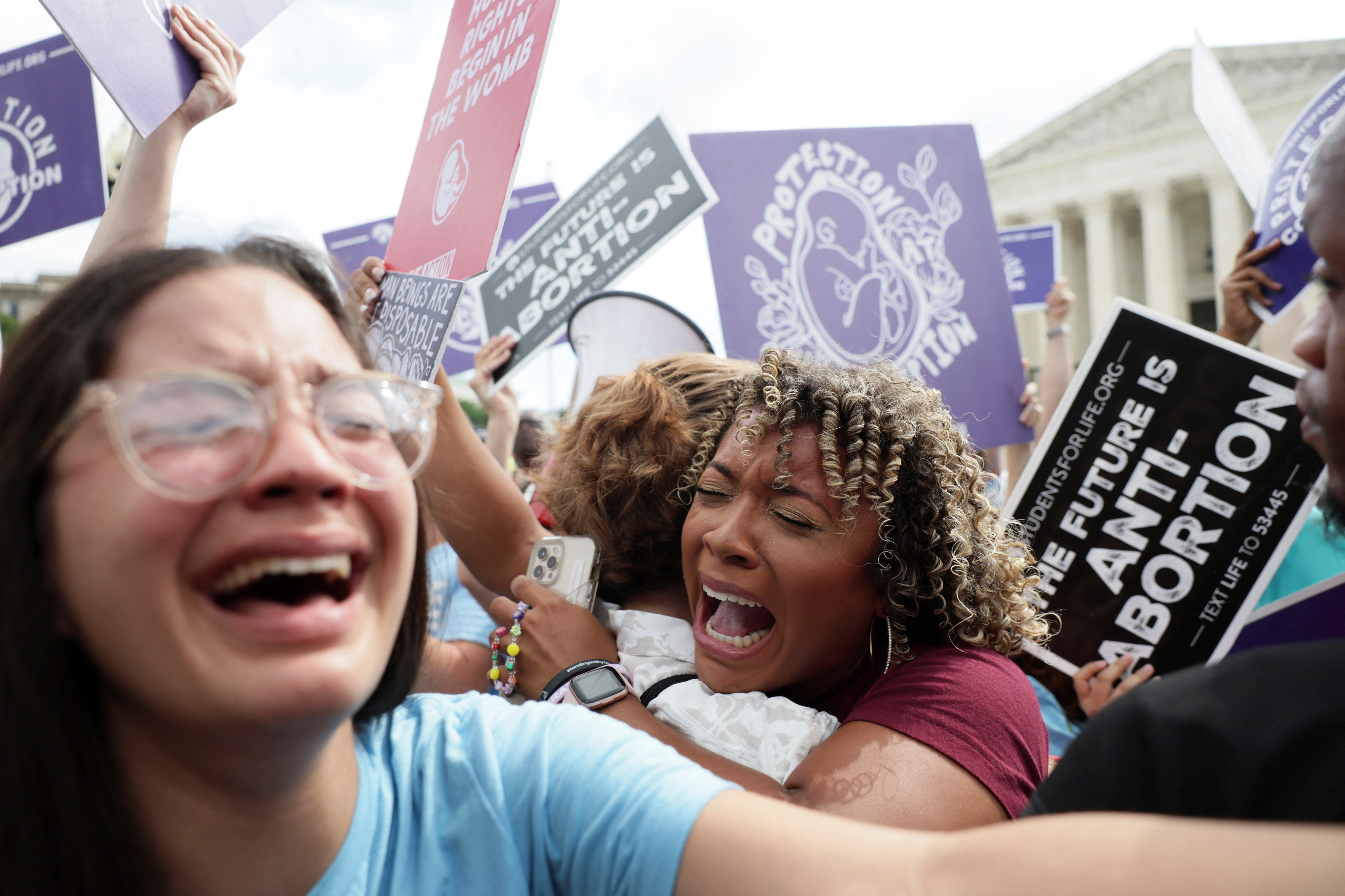 U.S. Supreme Court overturns Roe v. Wade, ends constitutional right to  abortion | Reuters