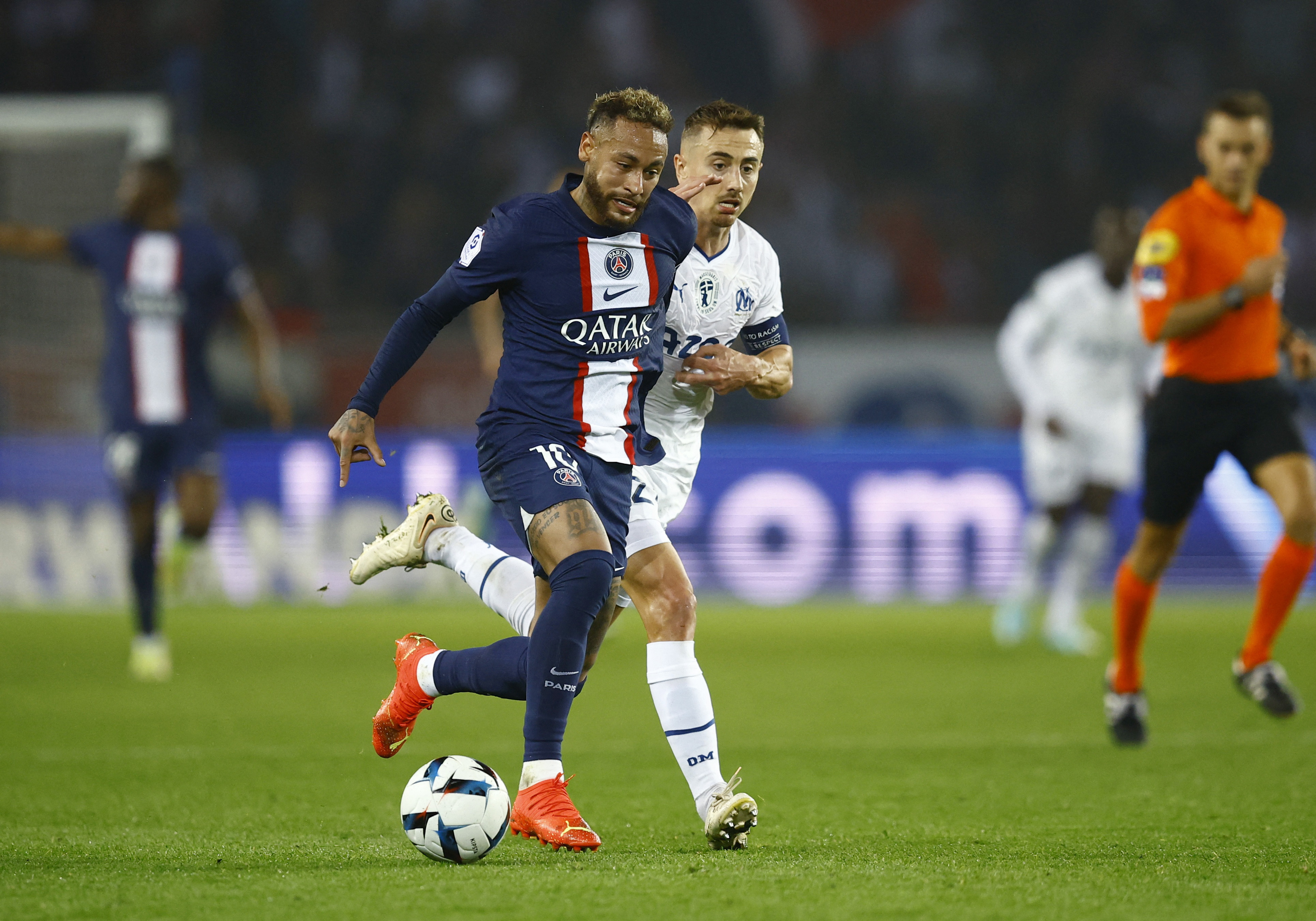 Video: Neymar Almost Scores a Superb Chip Goal During Training With the  Brazilian National Team - PSG Talk