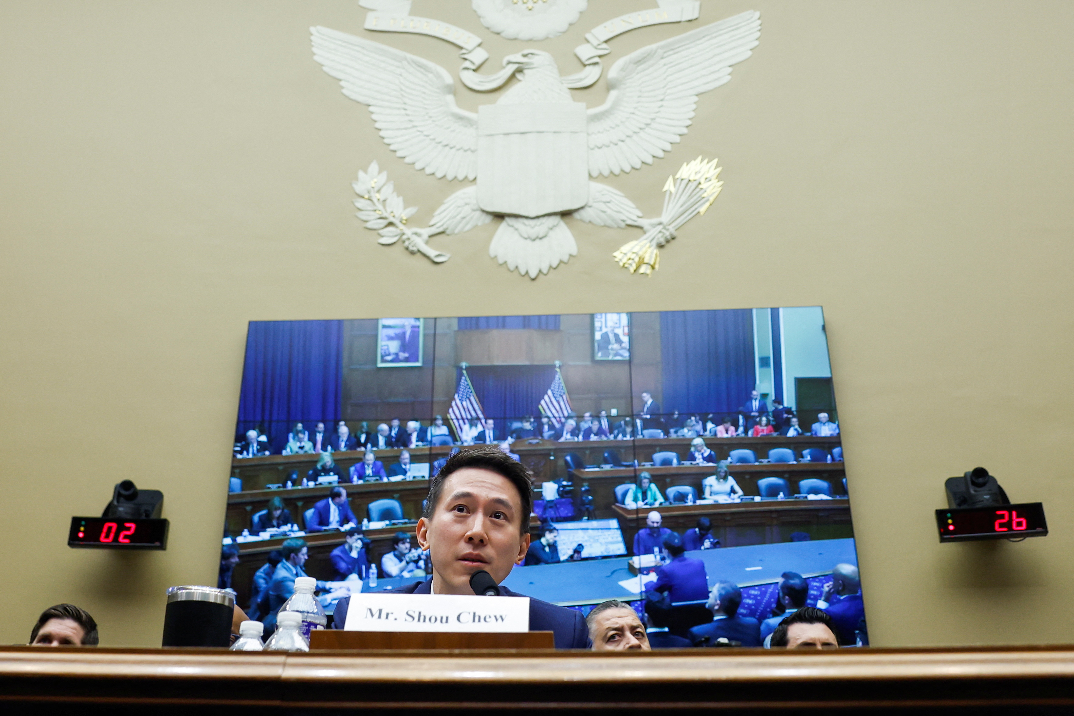 El CEO de TikTok, Shou Zi Chew, testifica ante un comité de Energía y Comercio de la Cámara de Representantes en Washington