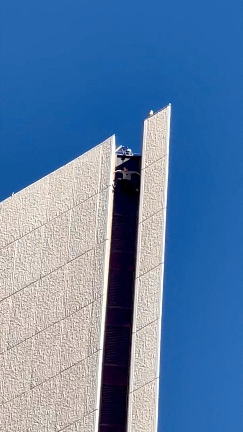 Maison Deschamps climbs Chase Tower in Phoenix