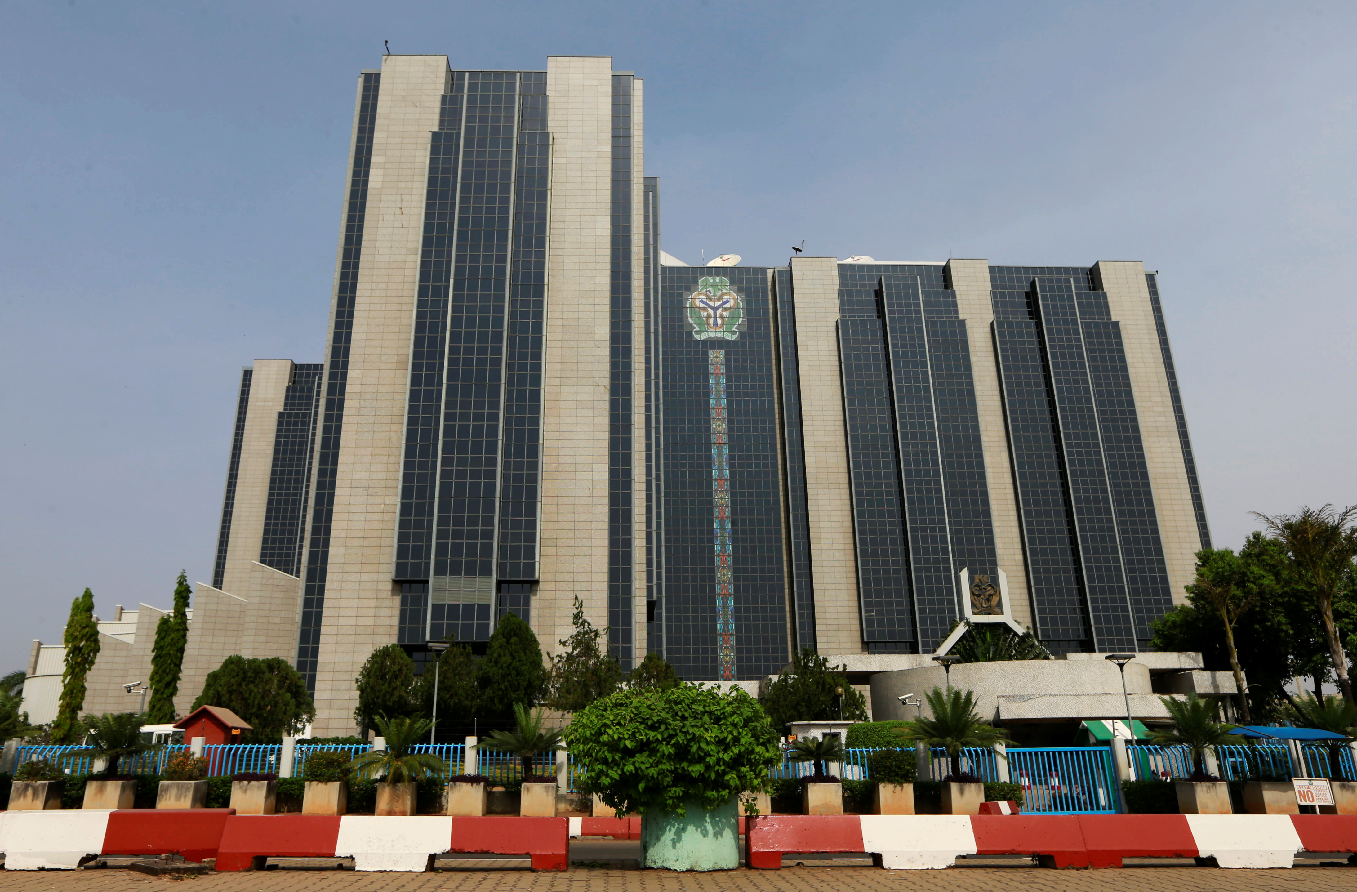 A view shows Nigeria's Central Bank headquarters in Abuja, Nigeria November 22, 2020. Picture taken November 22, 2020. REUTERS/Afolabi Sotunde
