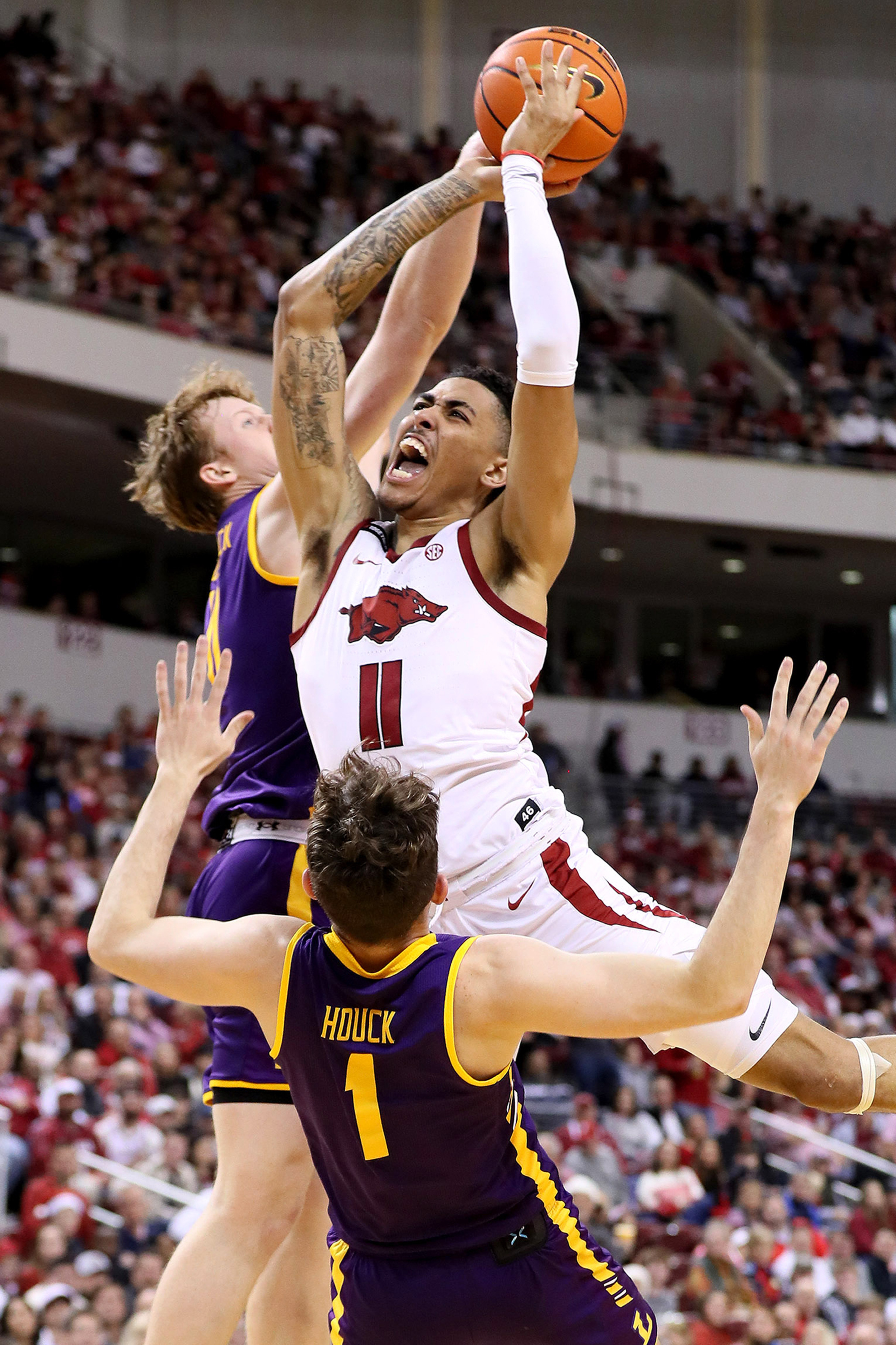 Arkansas Holds on for 69-66 Victory Over Lipscomb