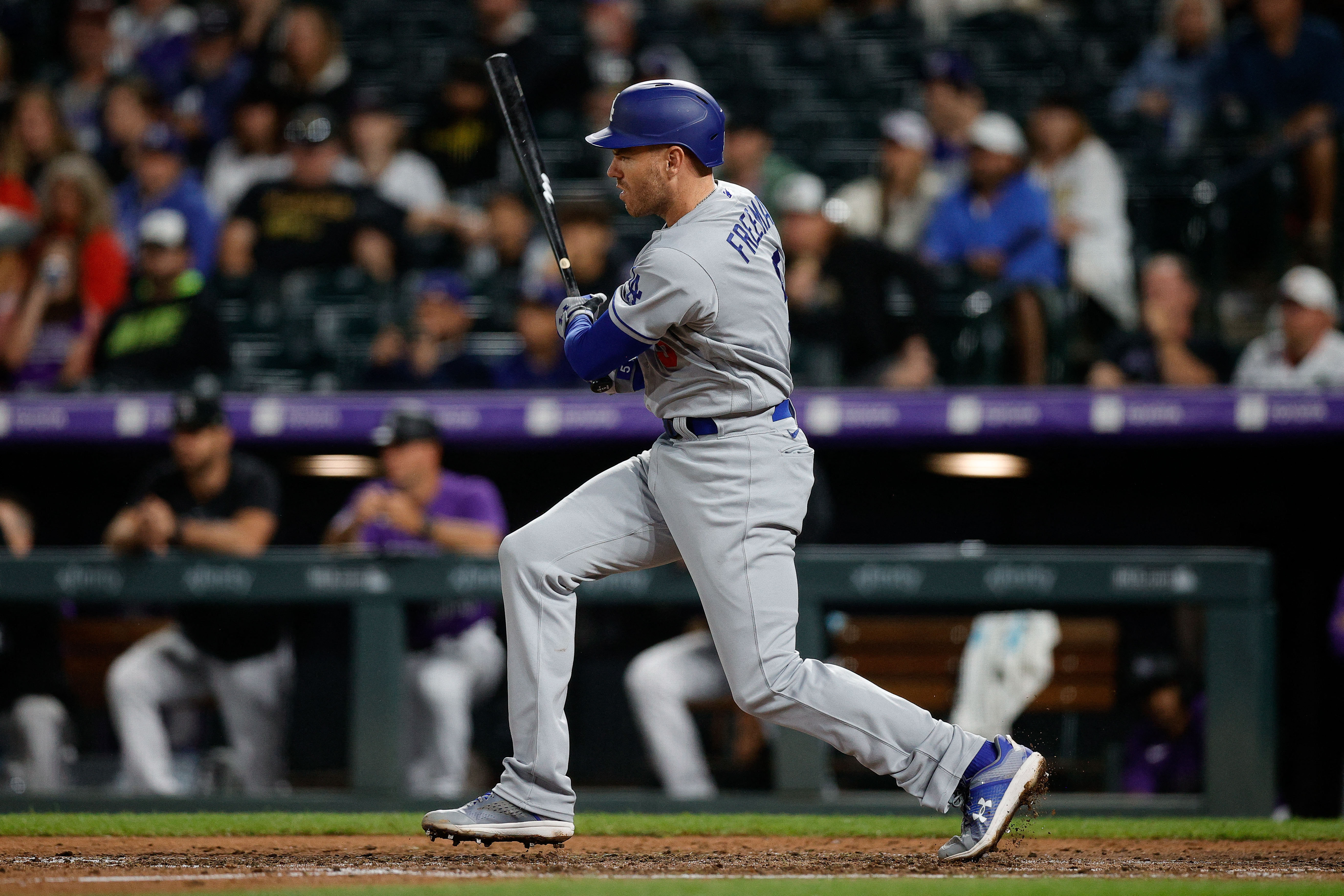 Dodgers drub Rockies in hail-delayed game