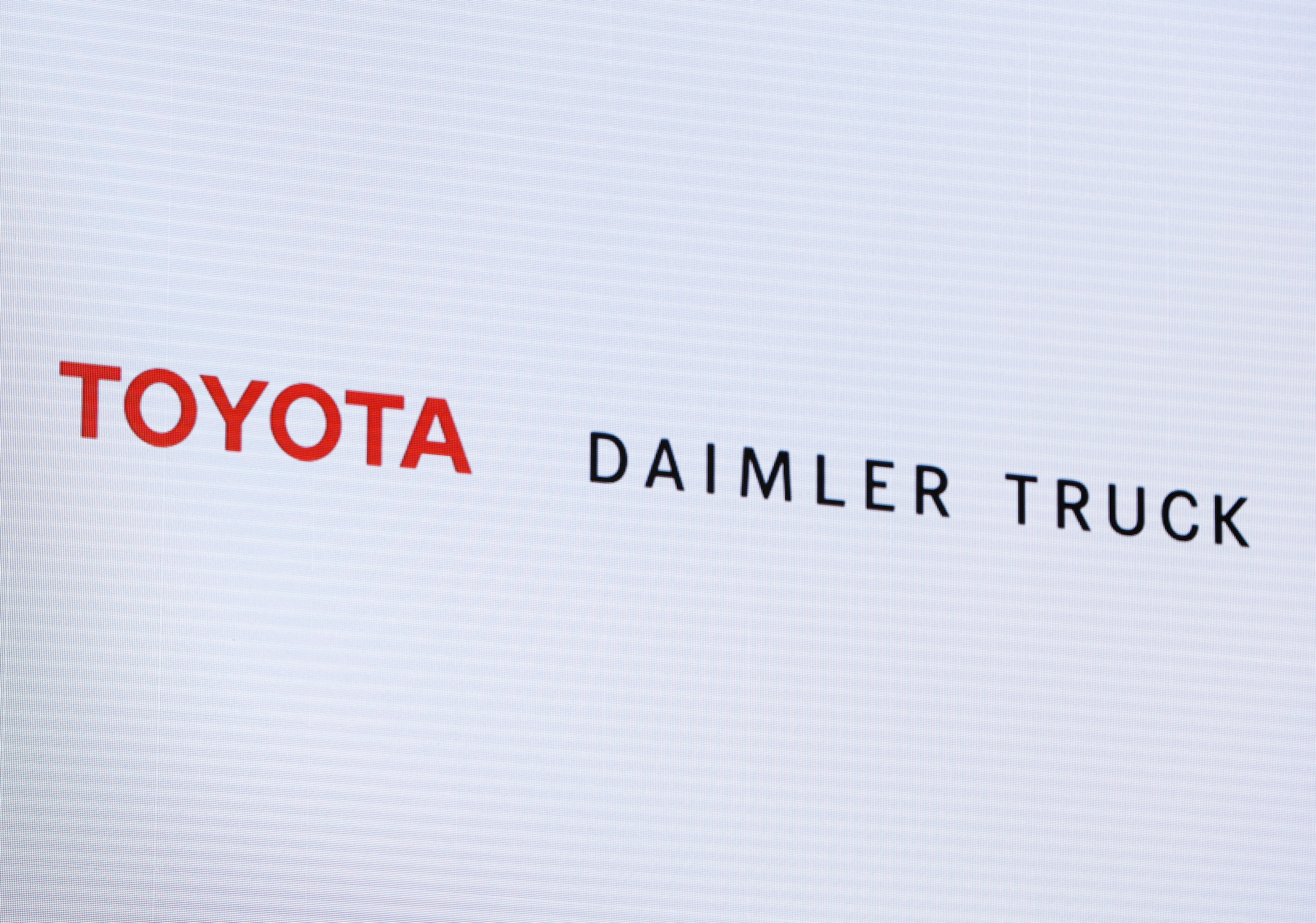 daimler trucks logo