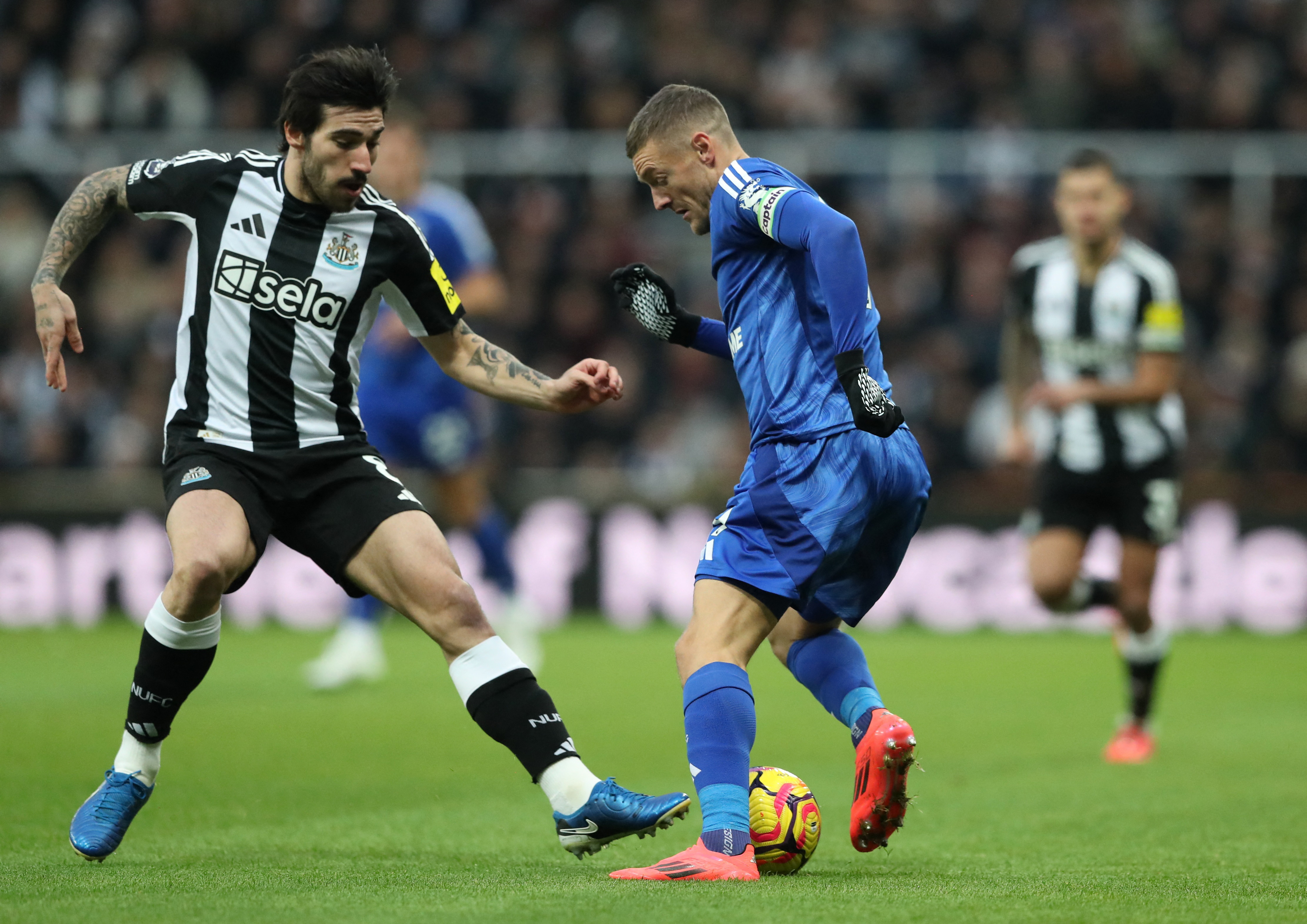 Murphy nets double as Newcastle thrash Leicester 4-0 | Reuters