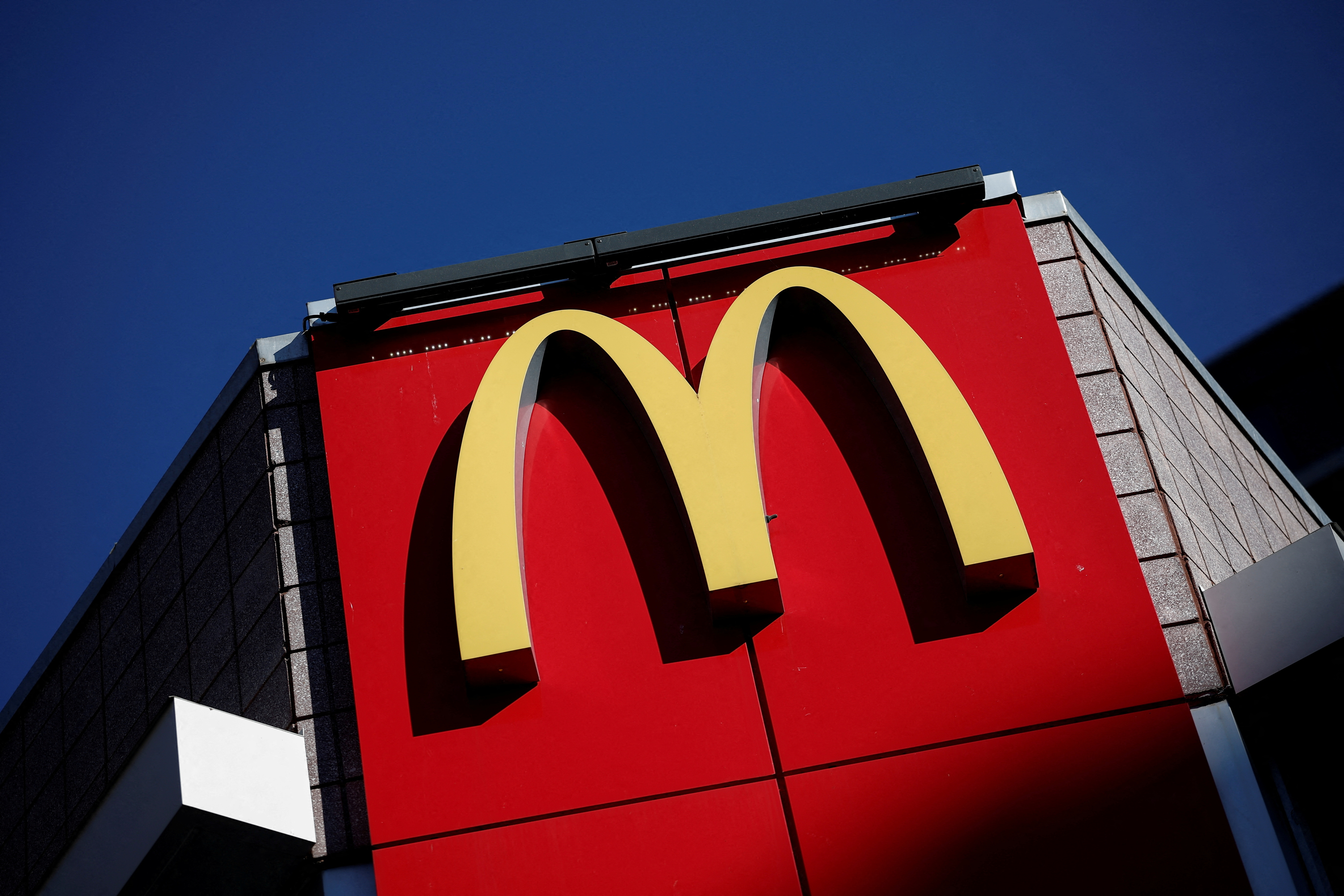 米マクドナルド、人気セットメニュー15％値下げへ＝報道 | ロイター