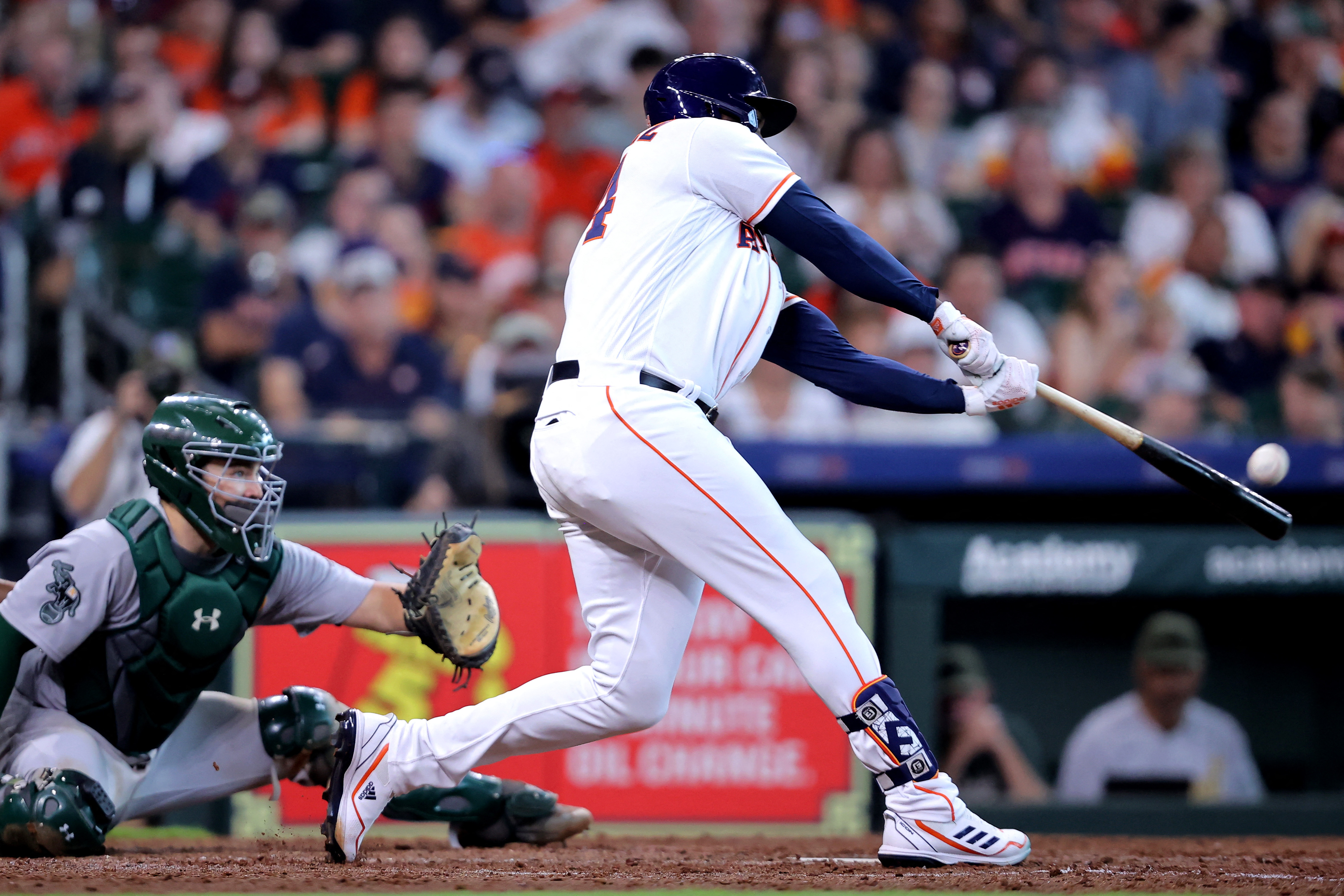 Yordan Alvarez's blast helps Astros beat Athletics