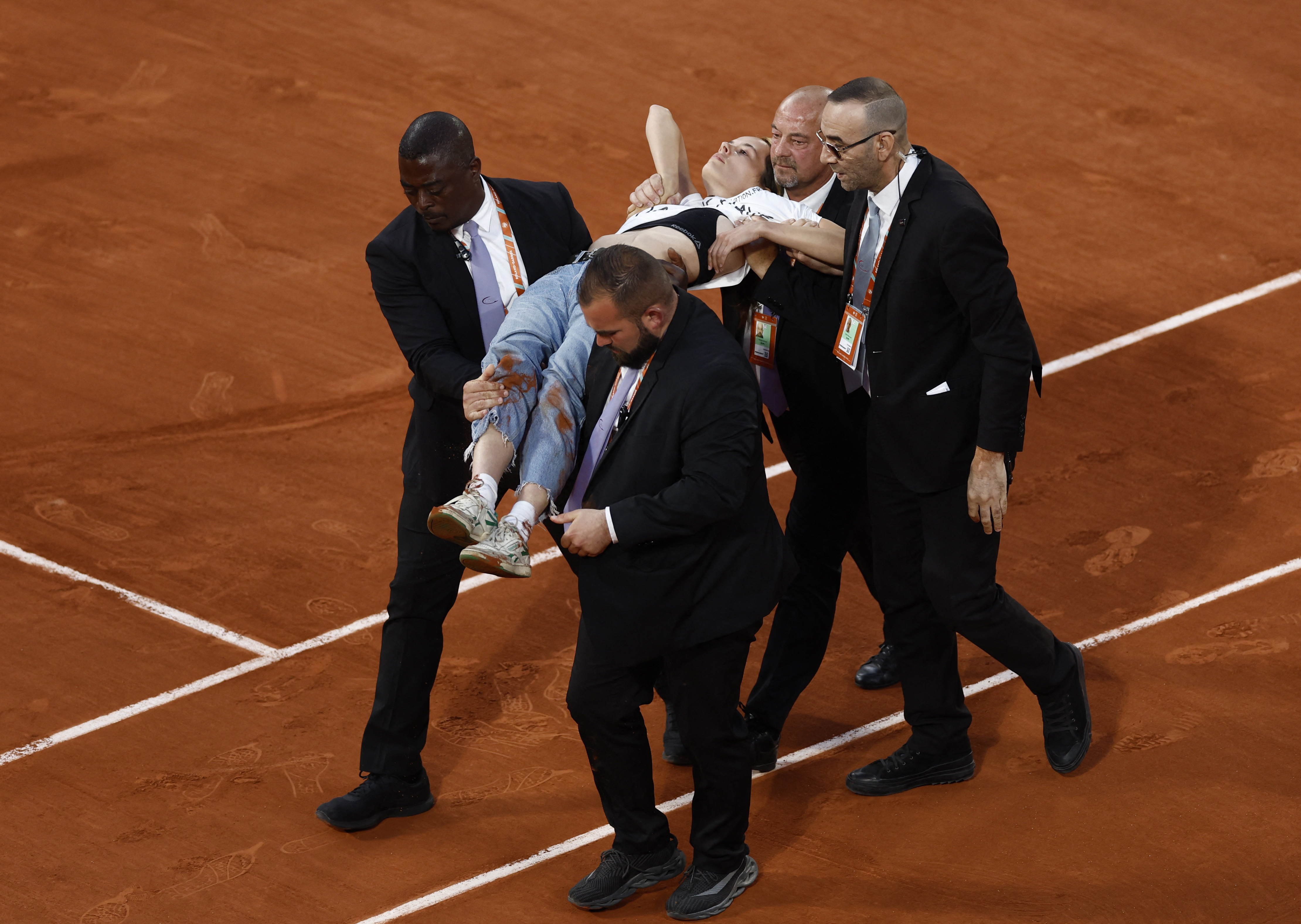 Environmental activist disrupts French Open semi-final