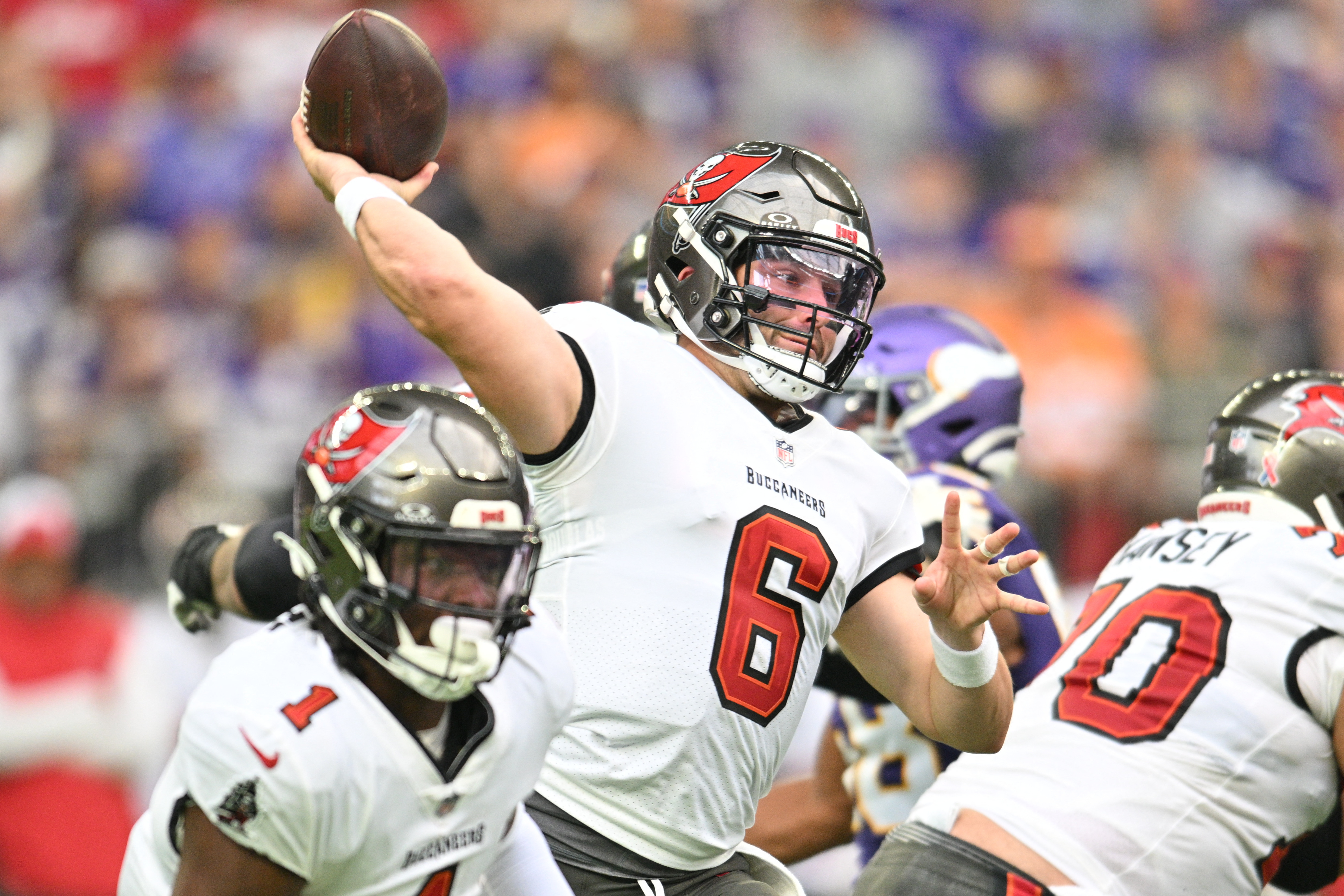 Baker Mayfield wins in his Buccaneers' debut, beats Vikings