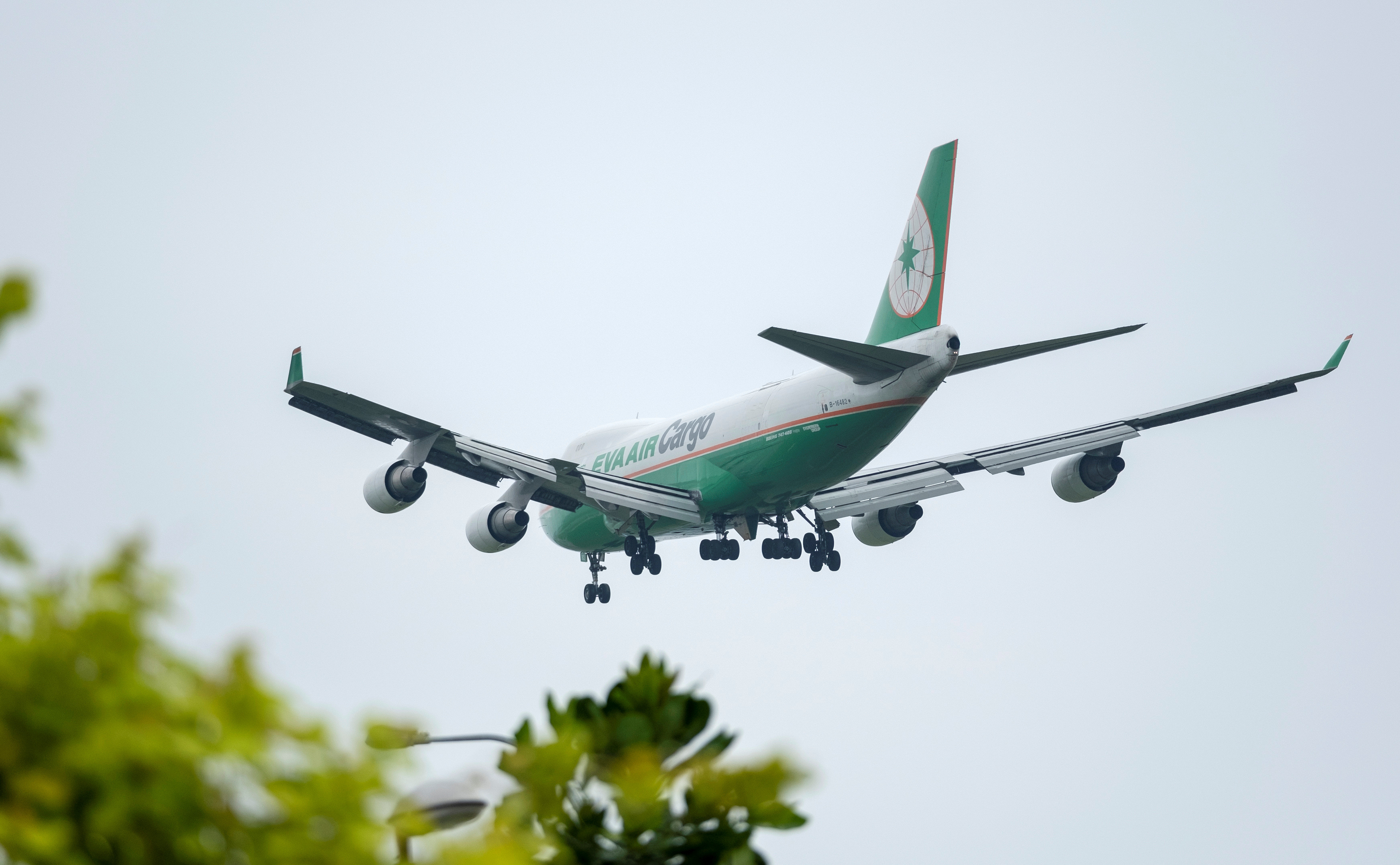 Taiwan's EVA Air finalises up to $10.1 bln order for 33 Airbus planes ...