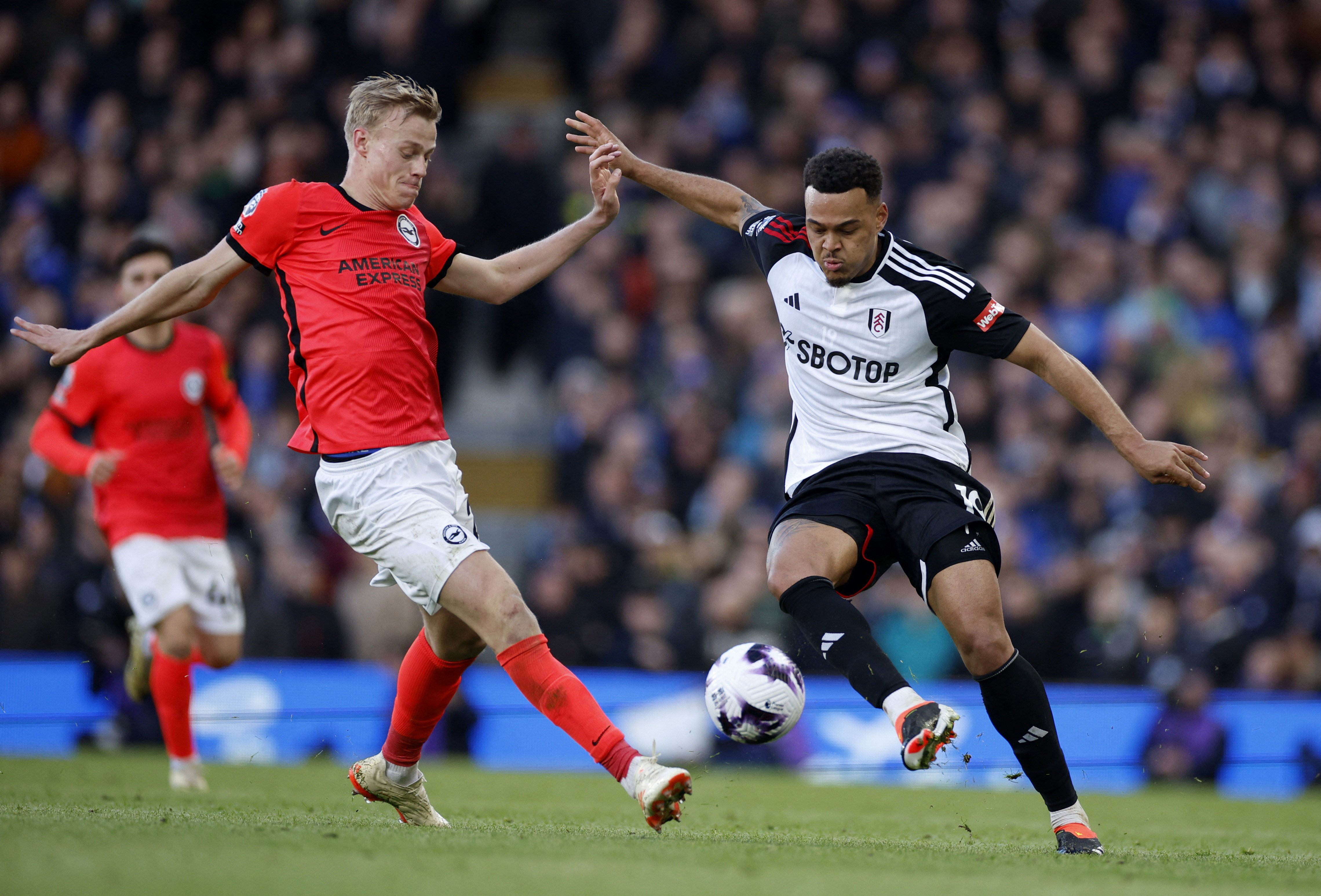 Fulham stroll to 3-0 win over Brighton | Reuters