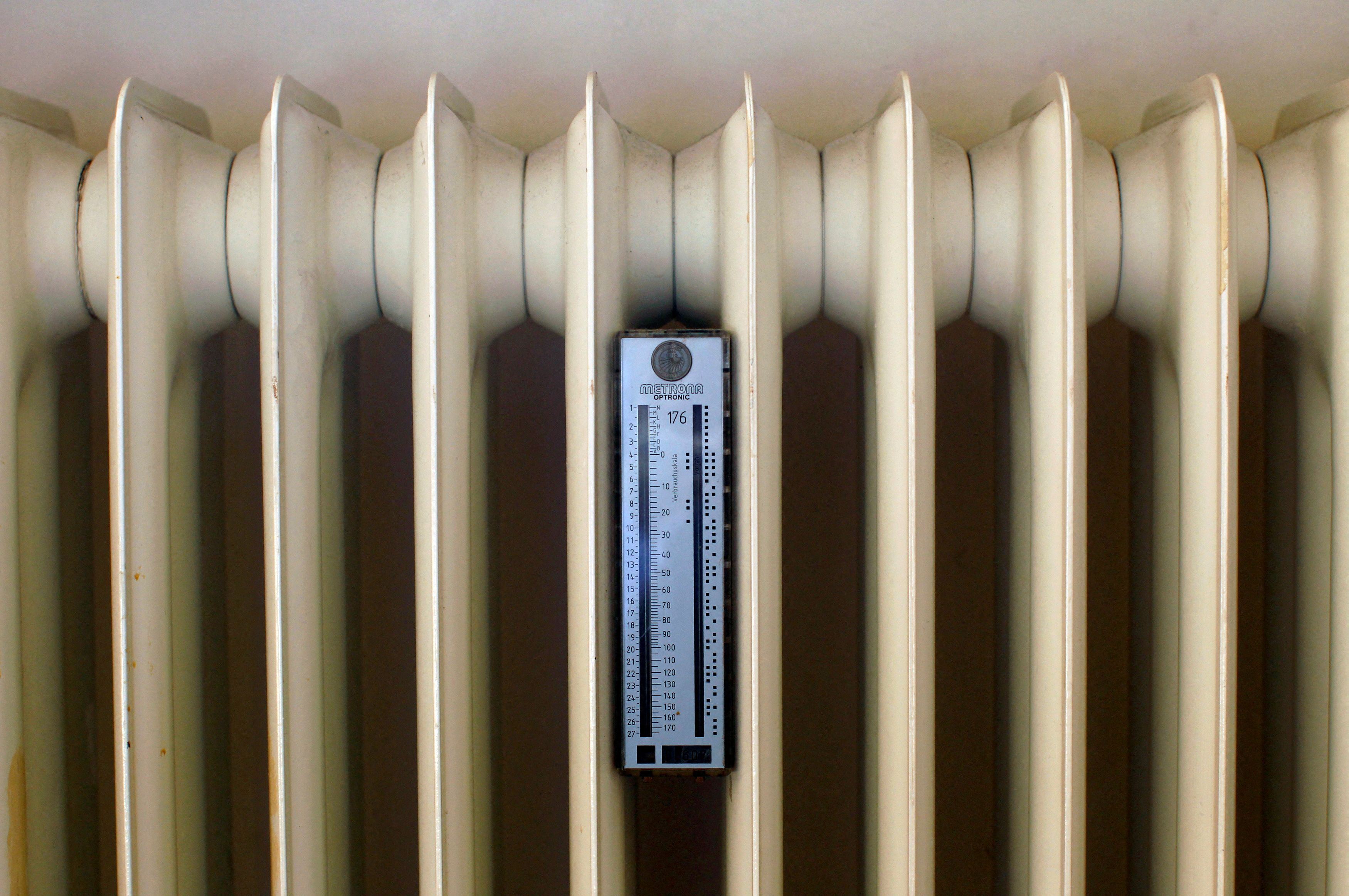 A heater with a meter is pictured in a Munich living-room