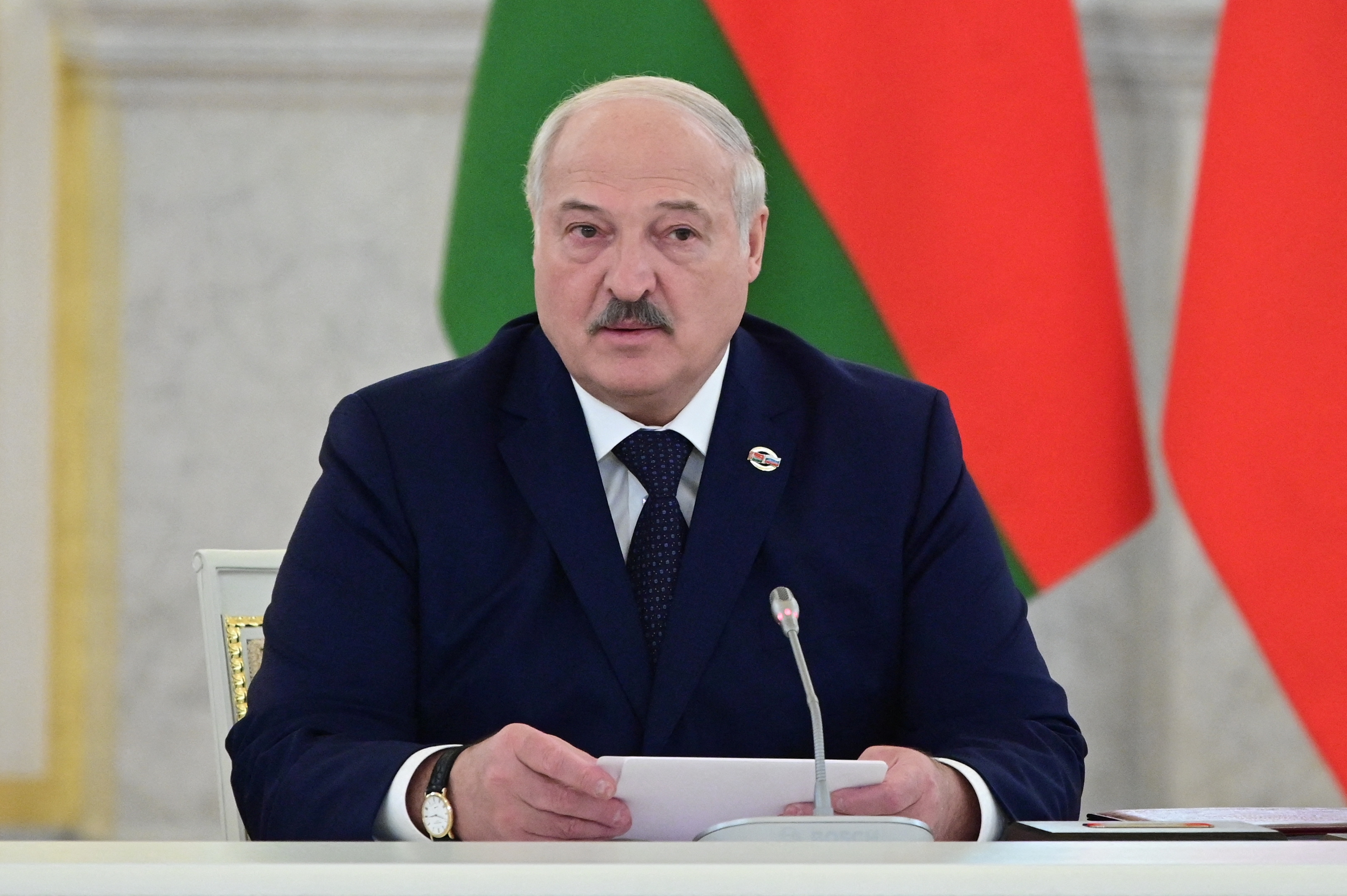 Belarus leader Lukashenko avoids stroll, skips lunch after Moscow ...